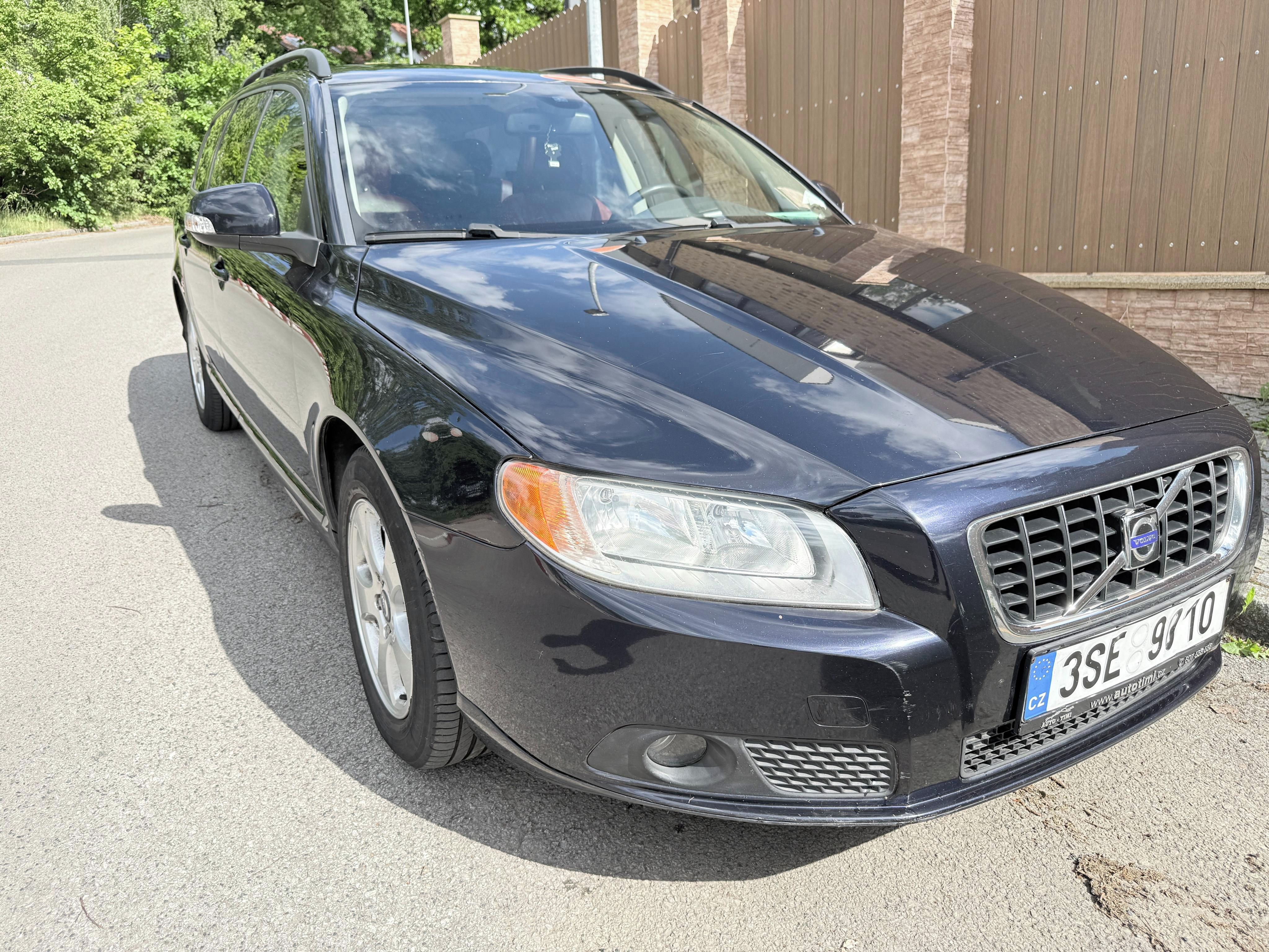 Volvo V70, červená kůže, 2008 - fotka 3