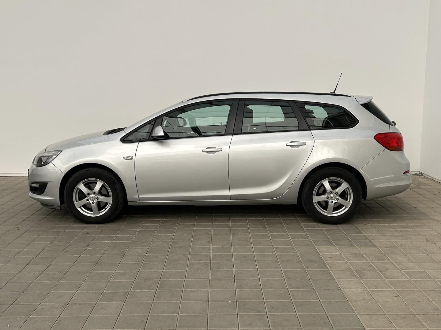 Opel Astra, 1.6CDTi 81kW Enjoy - fotka 2