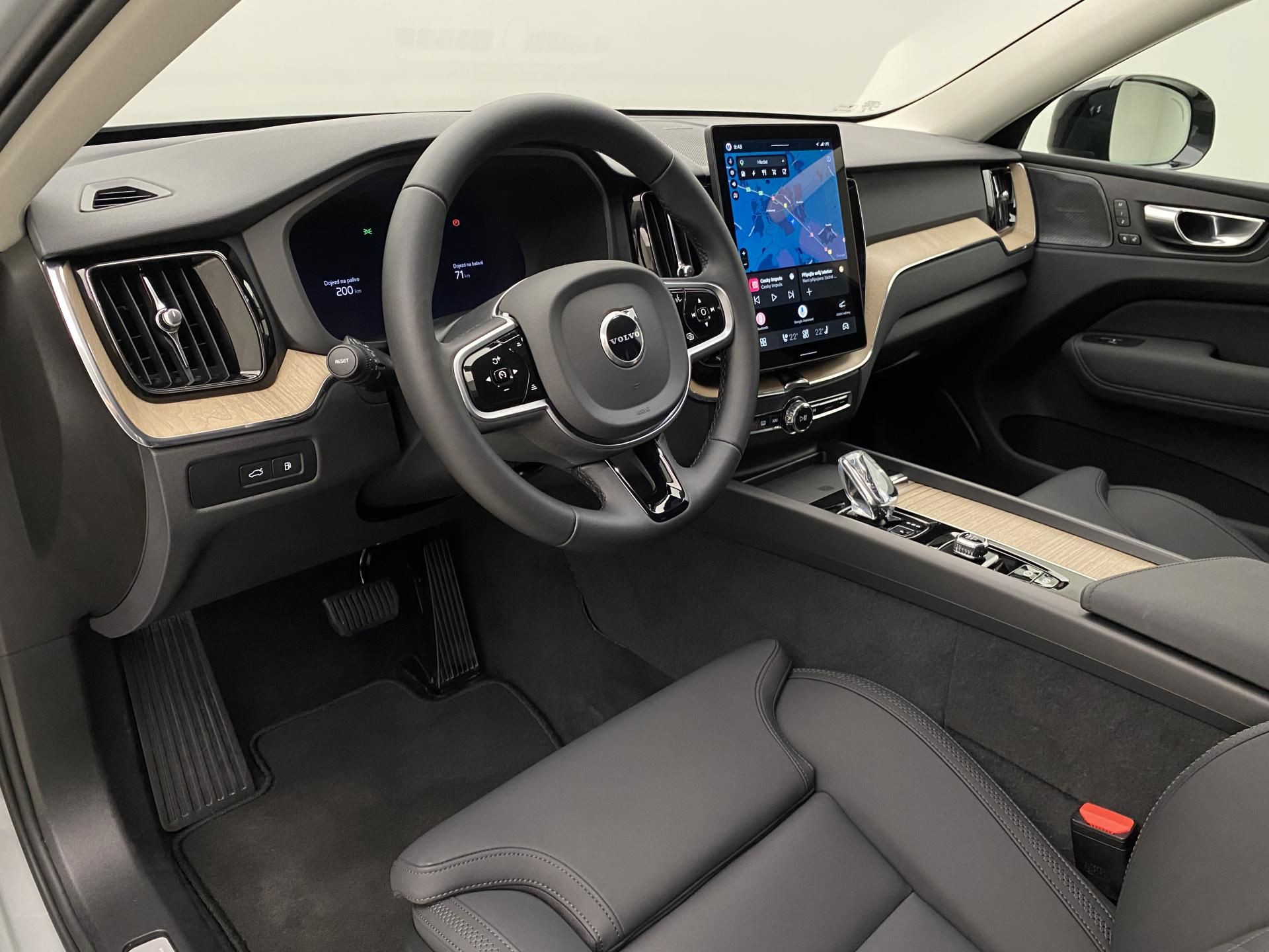 Volvo XC60, T6 AWD RECHARGE DARK PLUS CZ - fotka 4