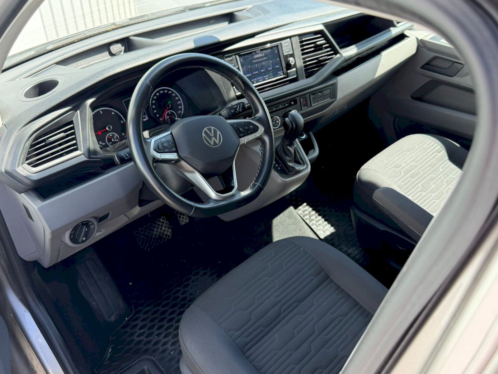 Volkswagen Caravelle, CARAVELLE 6.1 CL TDI DR DSG - fotka 6