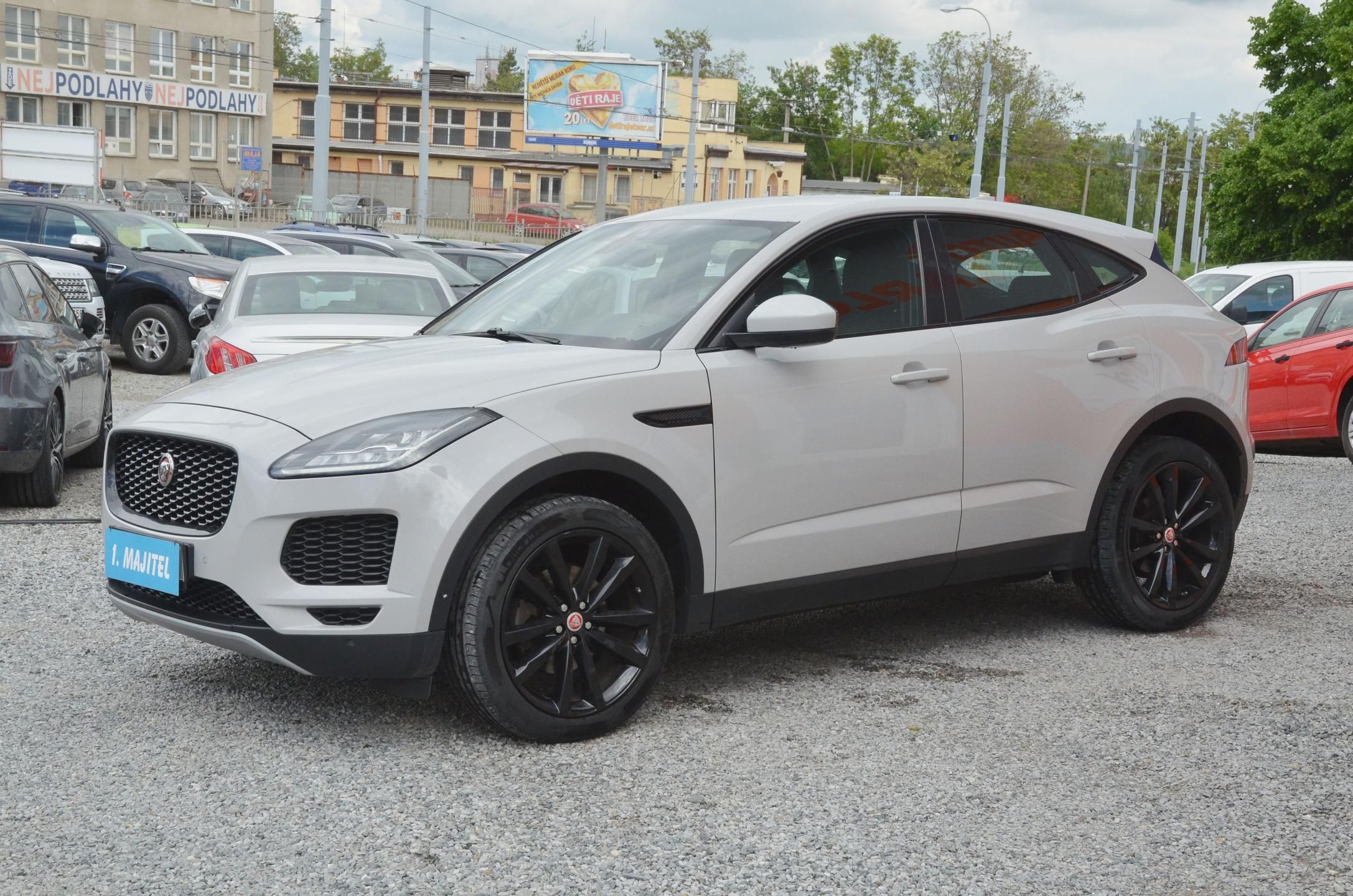 Jaguar E-Pace, 2.0 D 132kW S AWD AT 1.MAJITEL - fotka 3