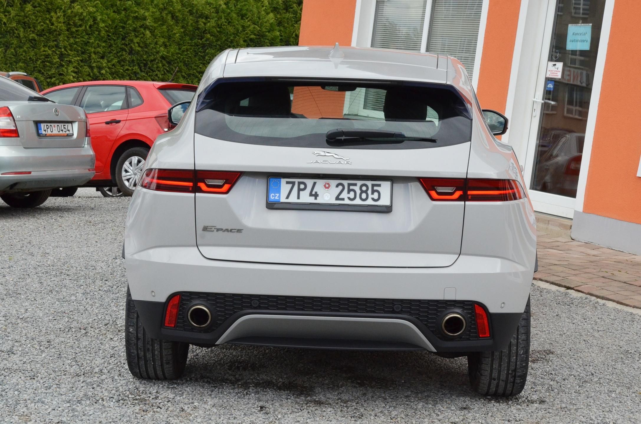 Jaguar E-Pace, 2.0 D 132kW S AWD AT 1.MAJITEL - fotka 5