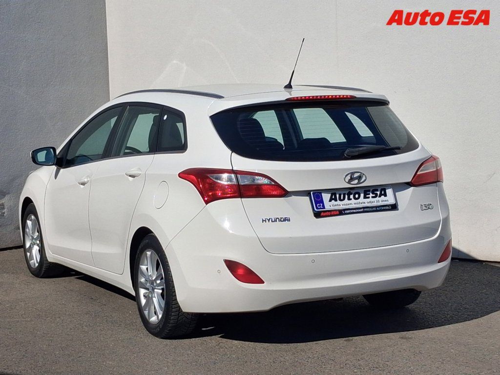 Hyundai i30, 1.6 GDi,AC,tempo - fotka 6