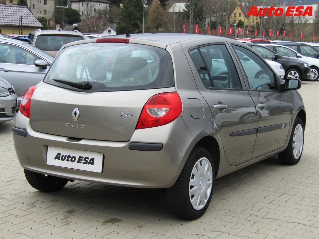 Renault Clio, 1.2i,1.maj,ČR,AC,temp - fotka 6