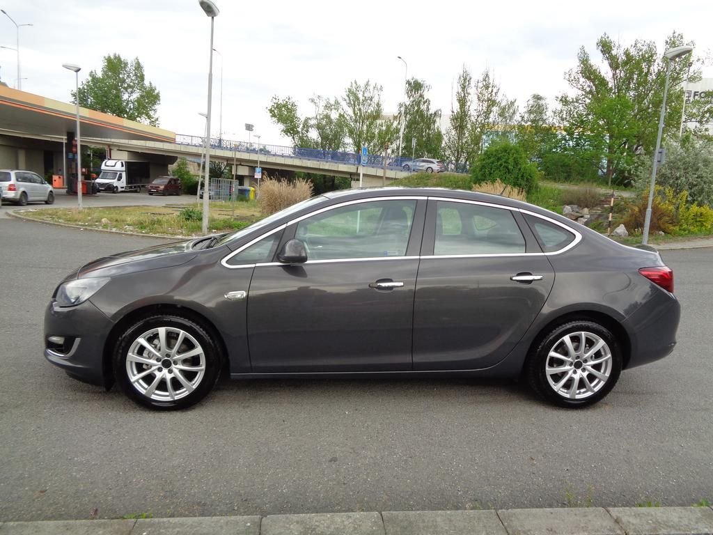 Opel Astra, 1.4  103kW,KOUPENO ČR,SERVISKA - fotka 2