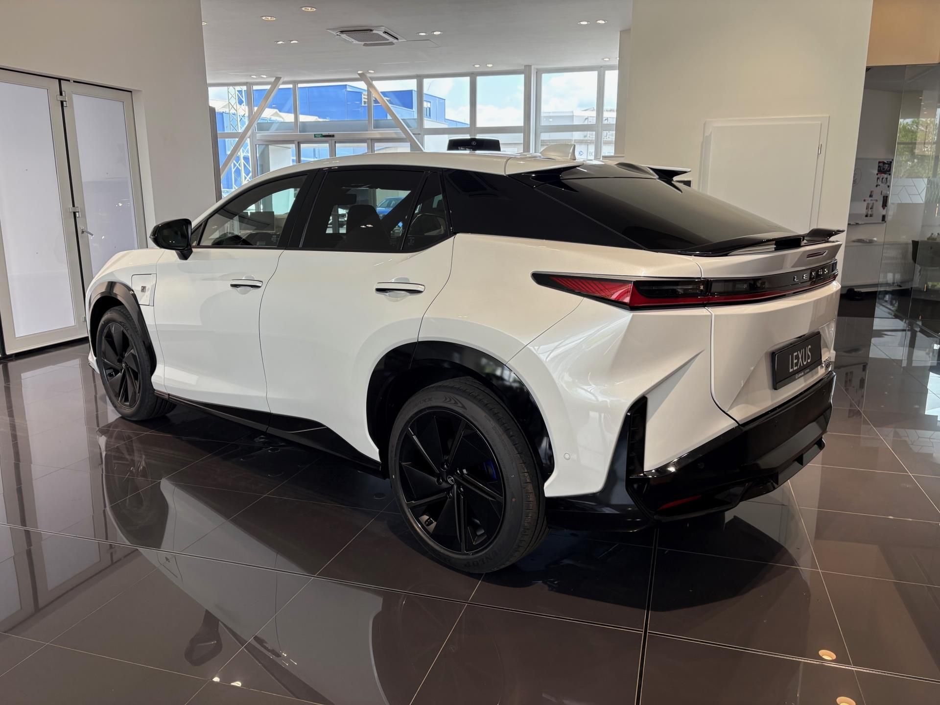 Lexus RZ 550e, Luxury pamorama 4x4 - fotka 6