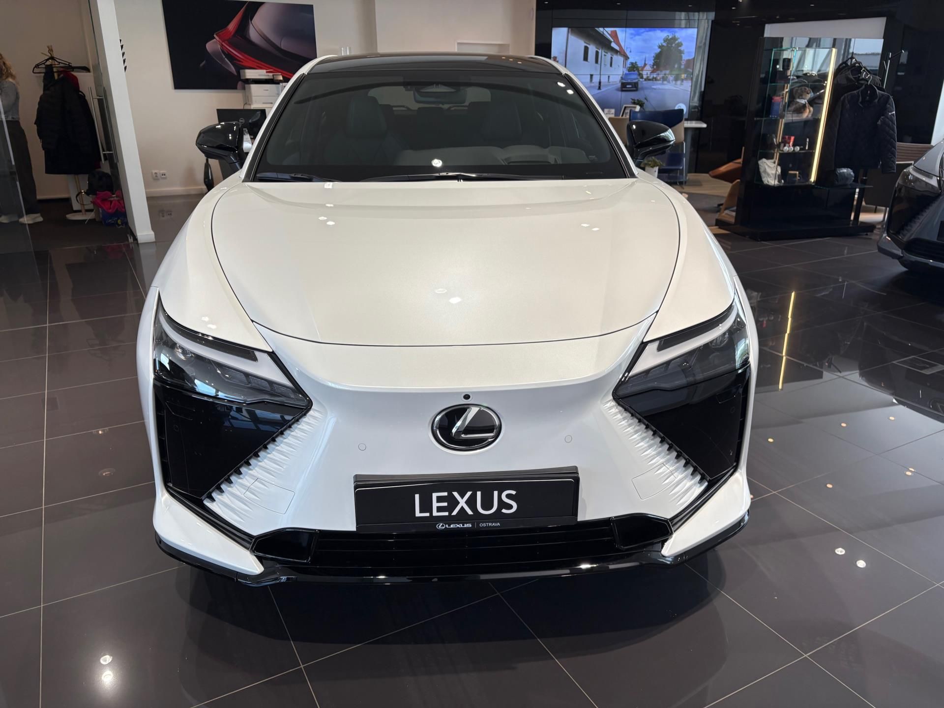 Lexus RZ 550e, Luxury pamorama 4x4 - fotka 2