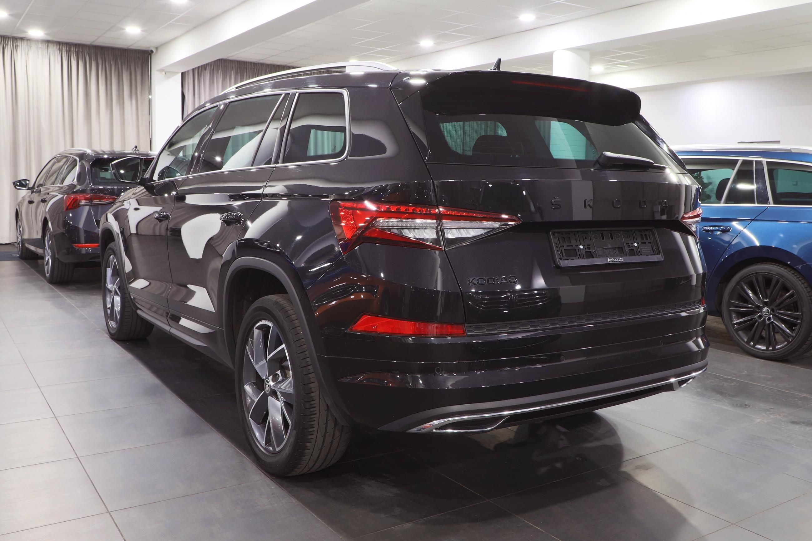 Škoda Kodiaq, TDI 110kW DSG Sportline / ALU - fotka 4