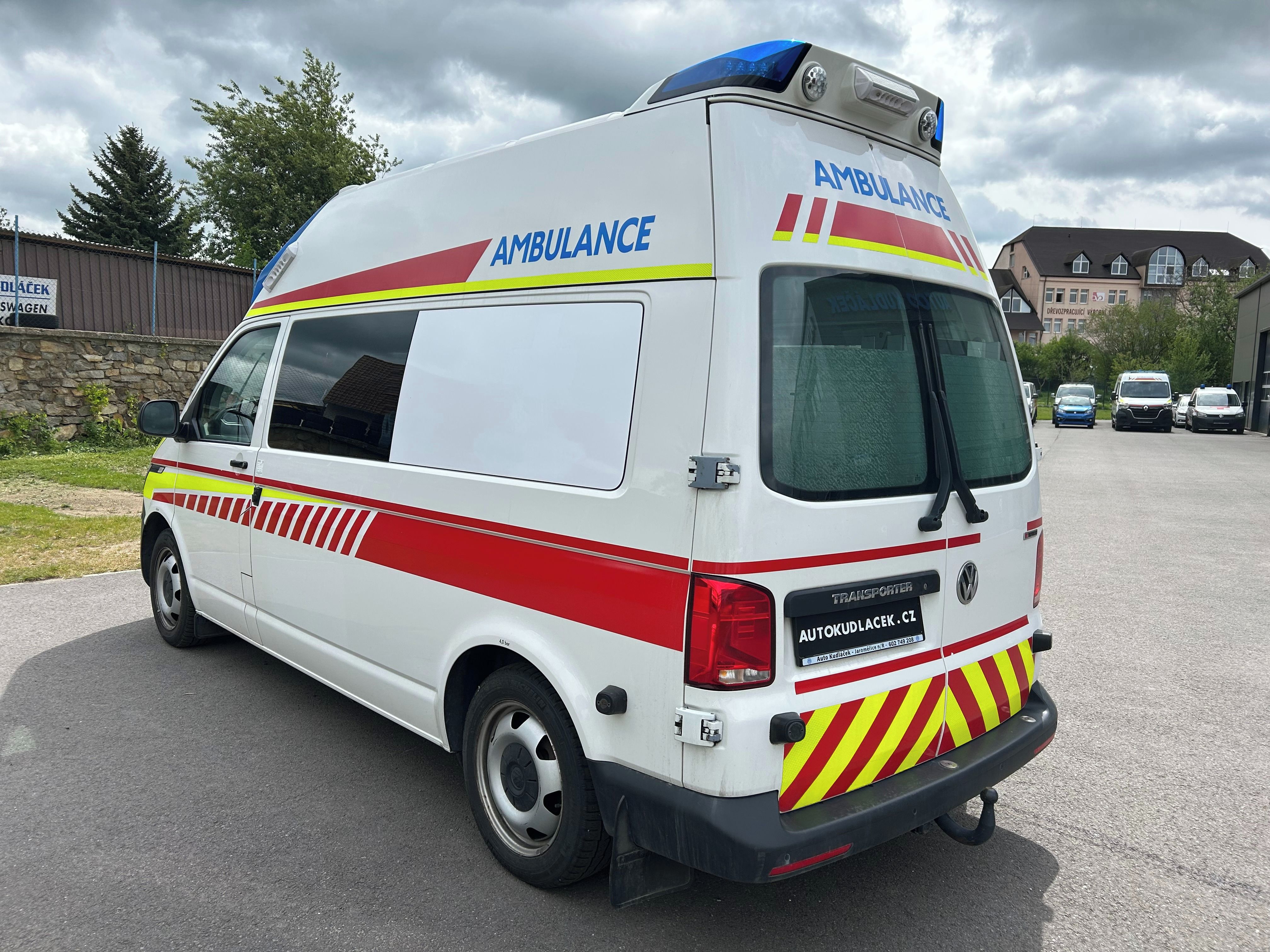 Volkswagen Transporter, T6.1 - 2.0 TDI Sanitní vůz 4x4 - fotka 4