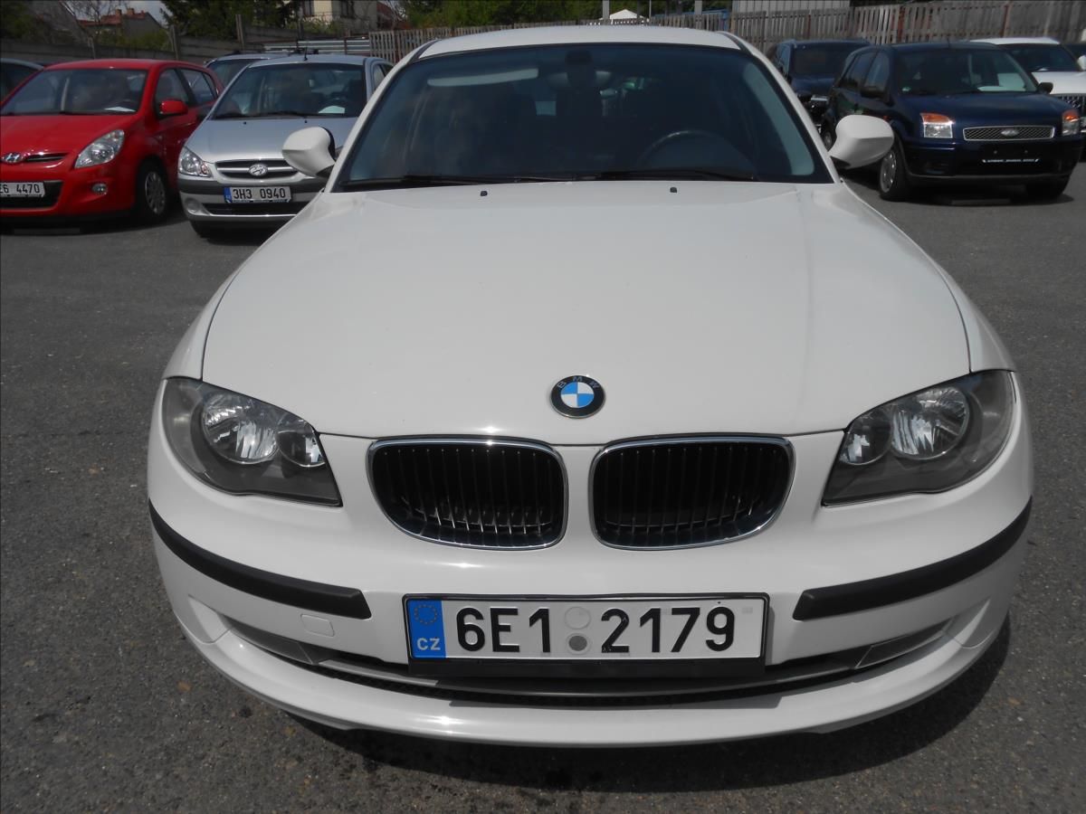 BMW Řada 1, 2,0 116i 90Kw - fotka 2
