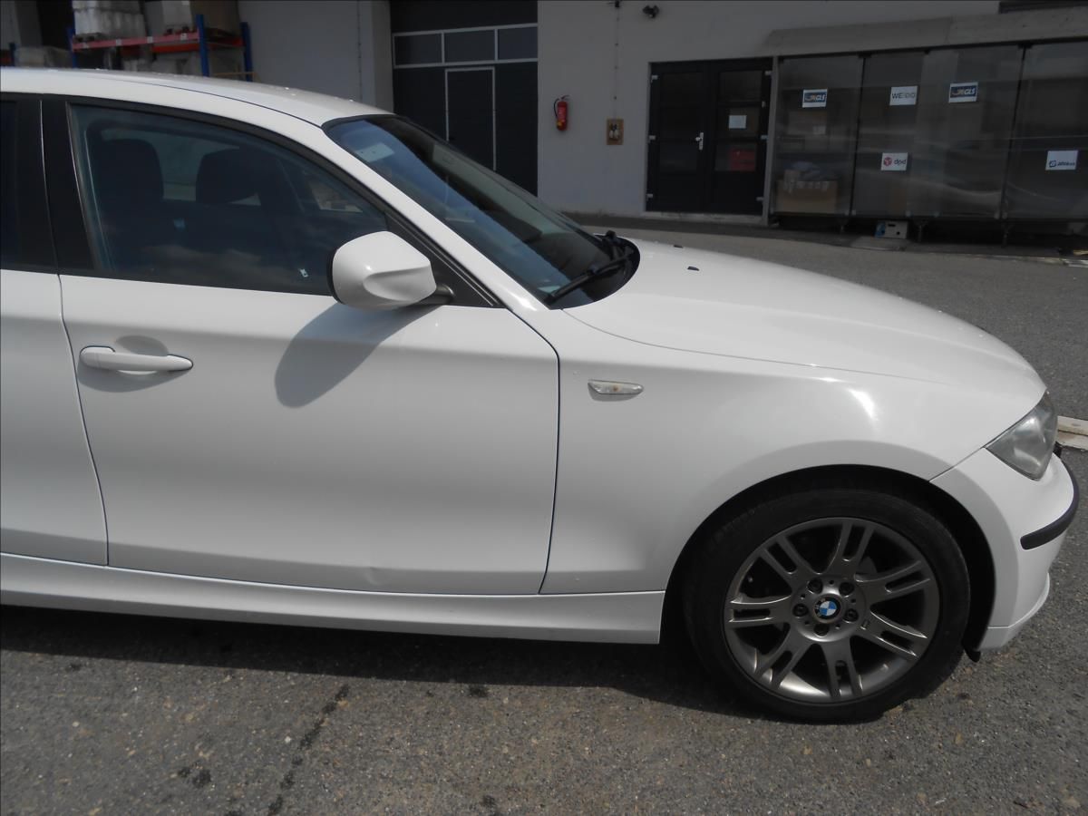 BMW Řada 1, 2,0 116i 90Kw - fotka 4