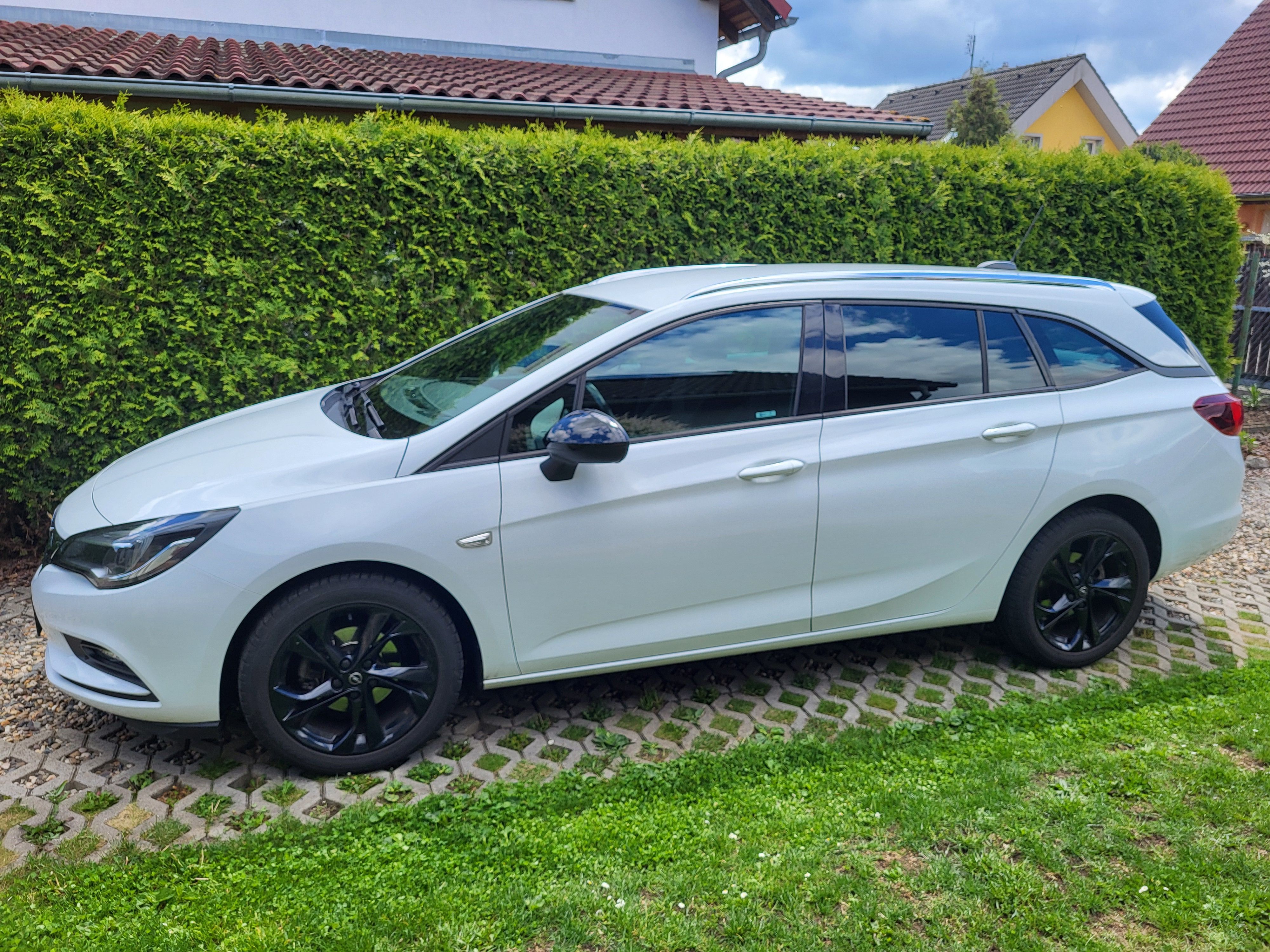 Opel Astra, 1.4 Turbo Sports Tourer+ - fotka 2