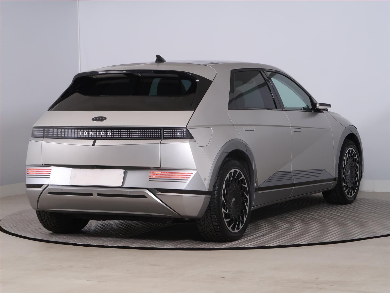 Hyundai Ioniq 5, Power 4x4, SoH 98%, Style - fotka 5