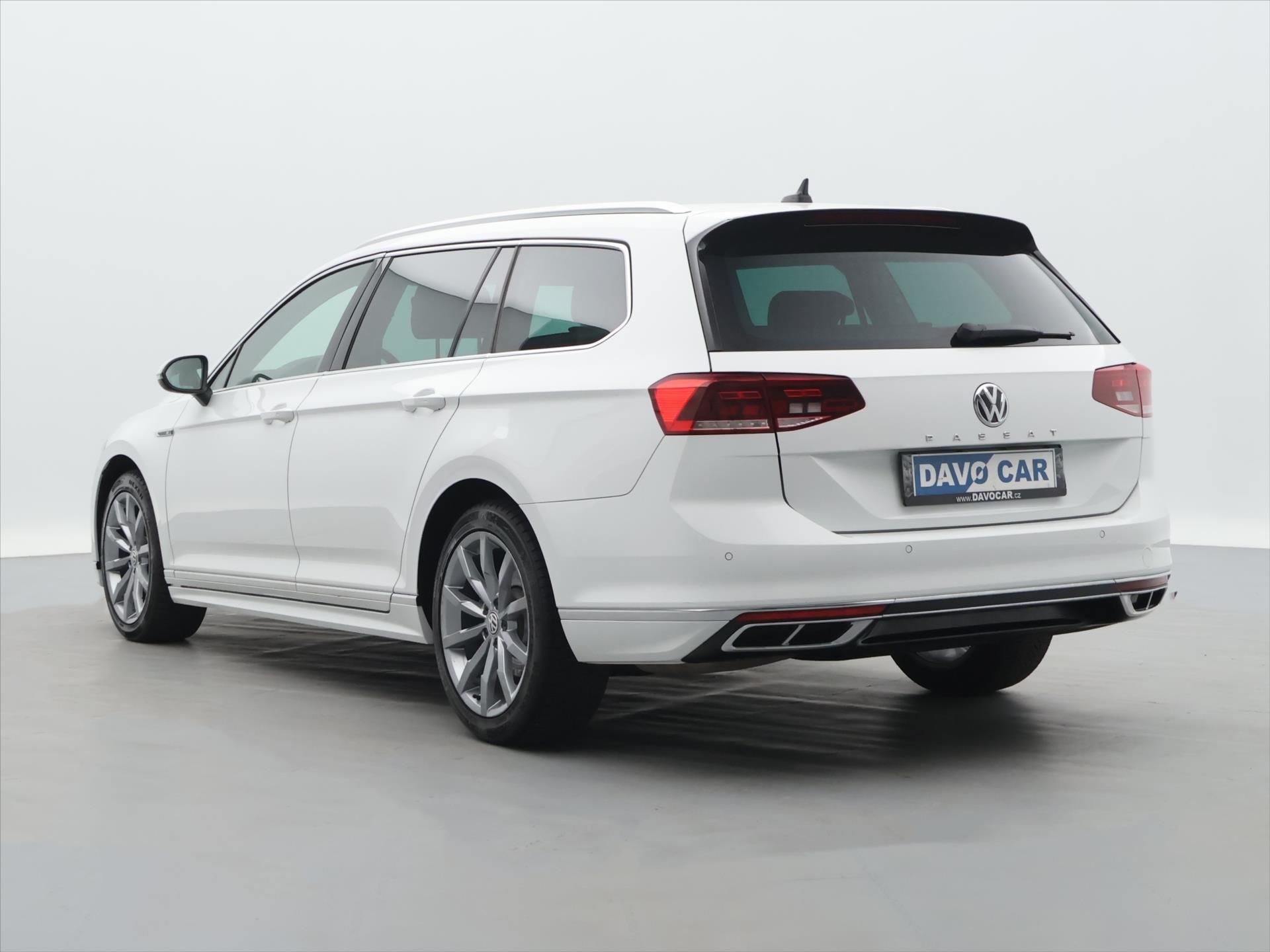 Volkswagen Passat, 2,0 TDI 140 kW R-line CZ DPH - fotka 5