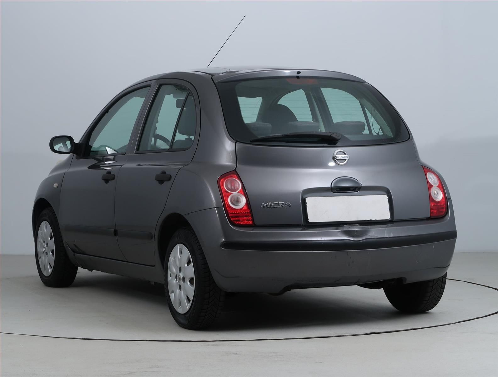 Nissan Micra, 1.2 16V, Klima, rezervace - fotka 4