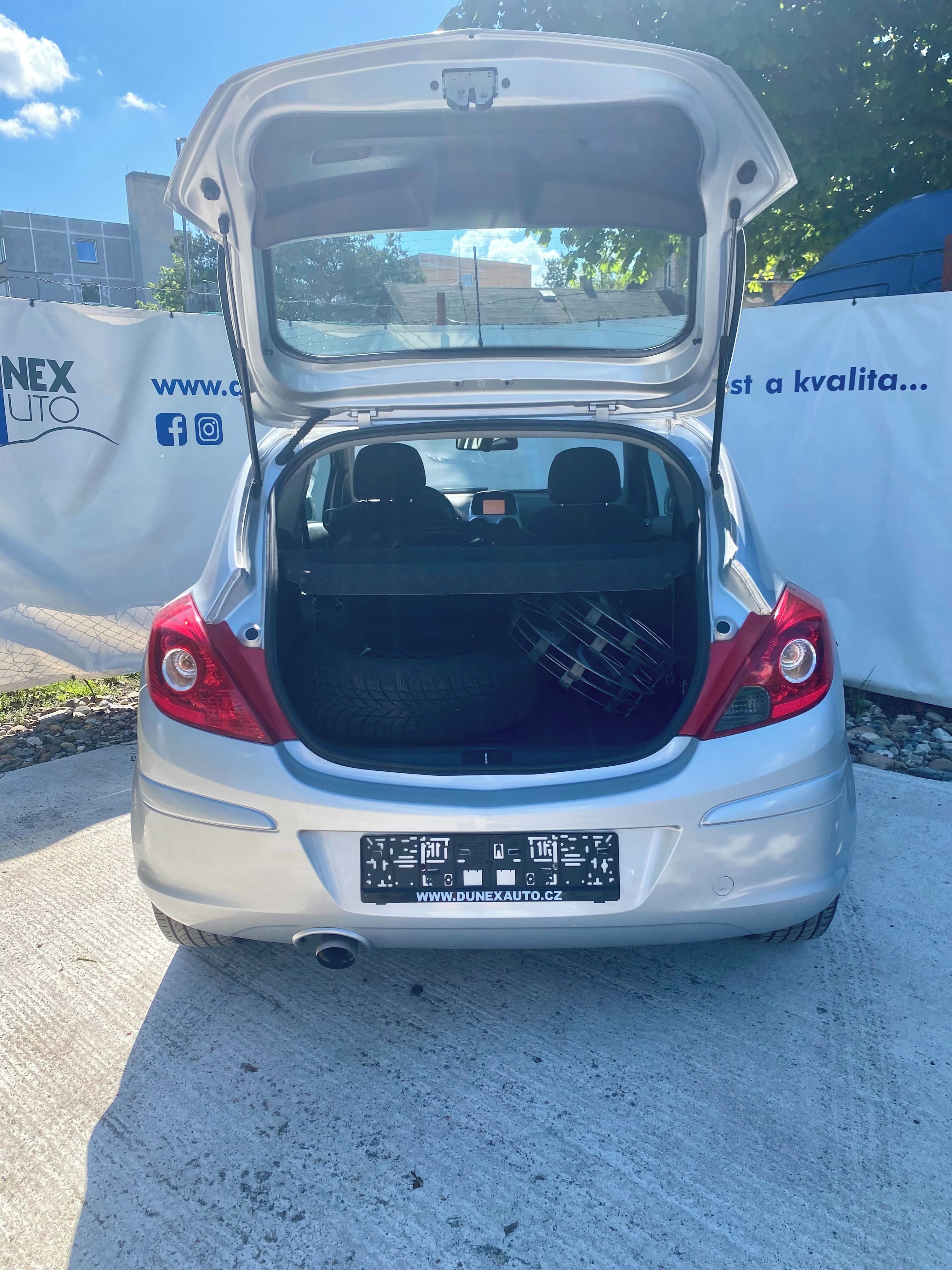 Opel Corsa, 1.4, 66kW, SERVISOVÁNO - fotka 5