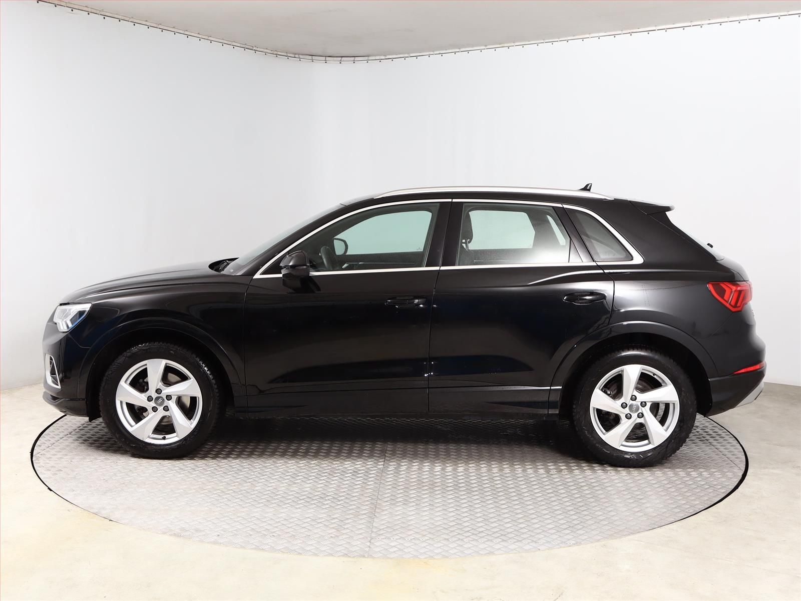Audi Q3, 35 TFSI, S line, Automat, ČR - fotka 3