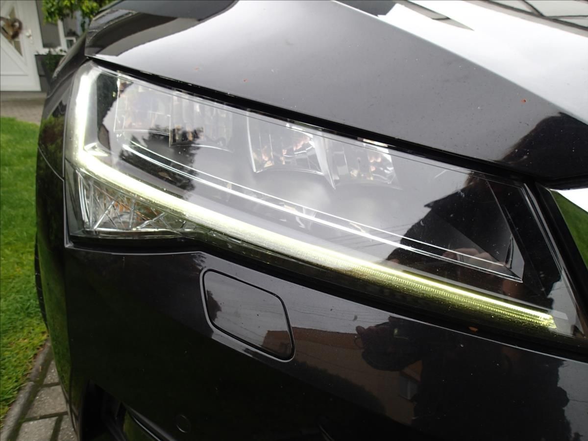 Škoda Superb, 2,0 TDi, DSG, 4x4 , Tažné - fotka 3