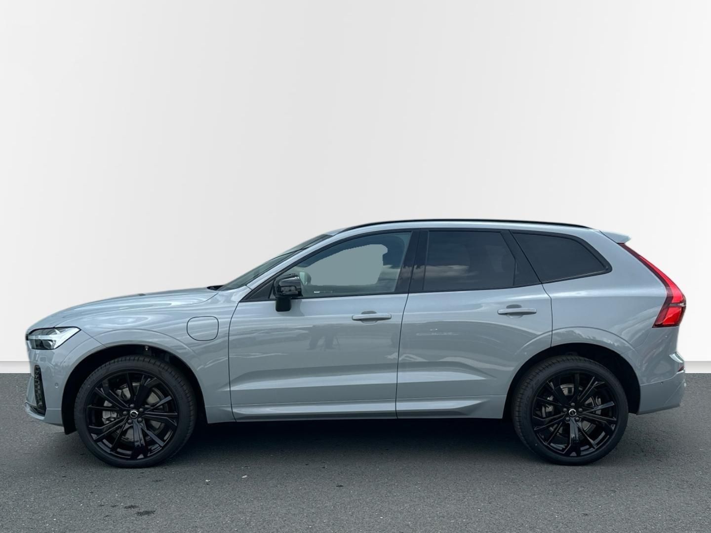 Volvo XC60, 2.0 293kW 4x4  T6 PLUS Black E - fotka 2