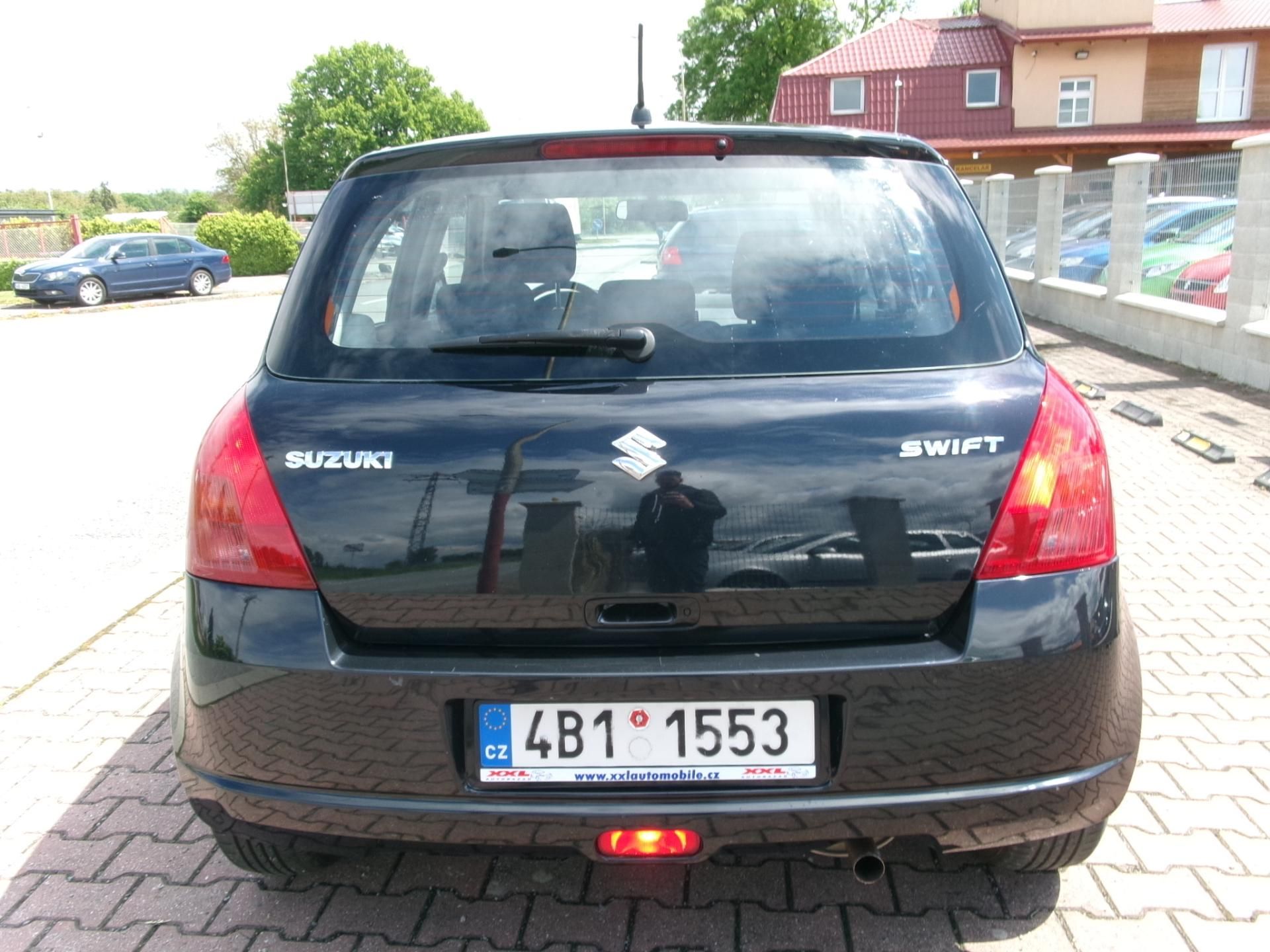 Suzuki Swift, 1,3i KLIMA VÝHŘEV ČR - fotka 6