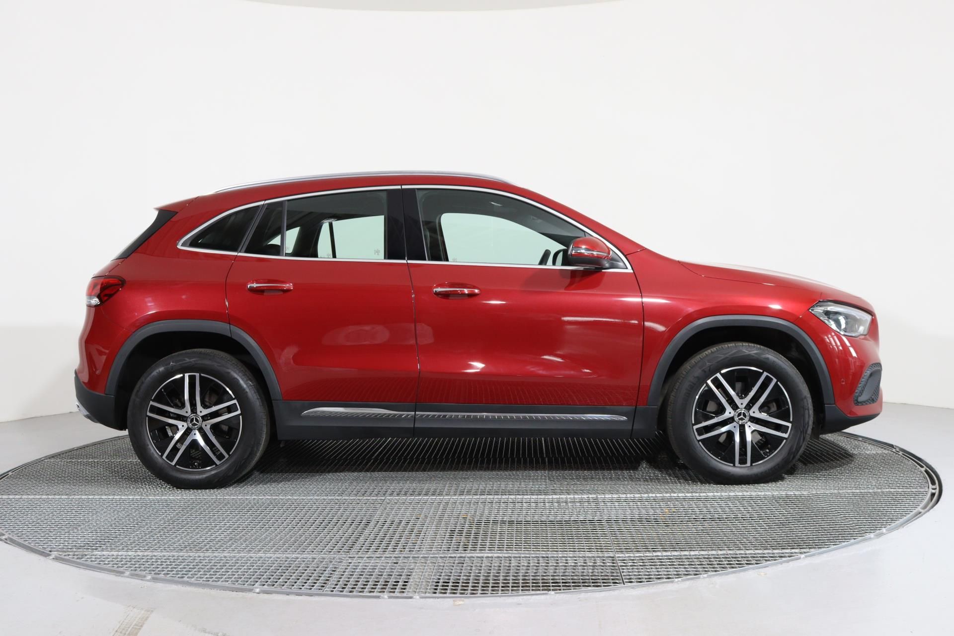 Mercedes-Benz GLA, 250 4Matic 165kW - fotka 3