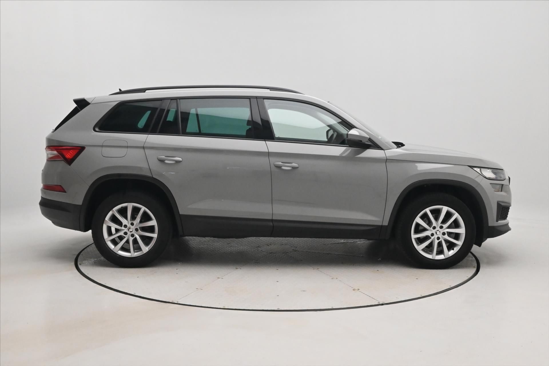 Škoda Kodiaq, 2,0 TDI 110kW DSG 4x4 VŮZ PŘIP - fotka 4