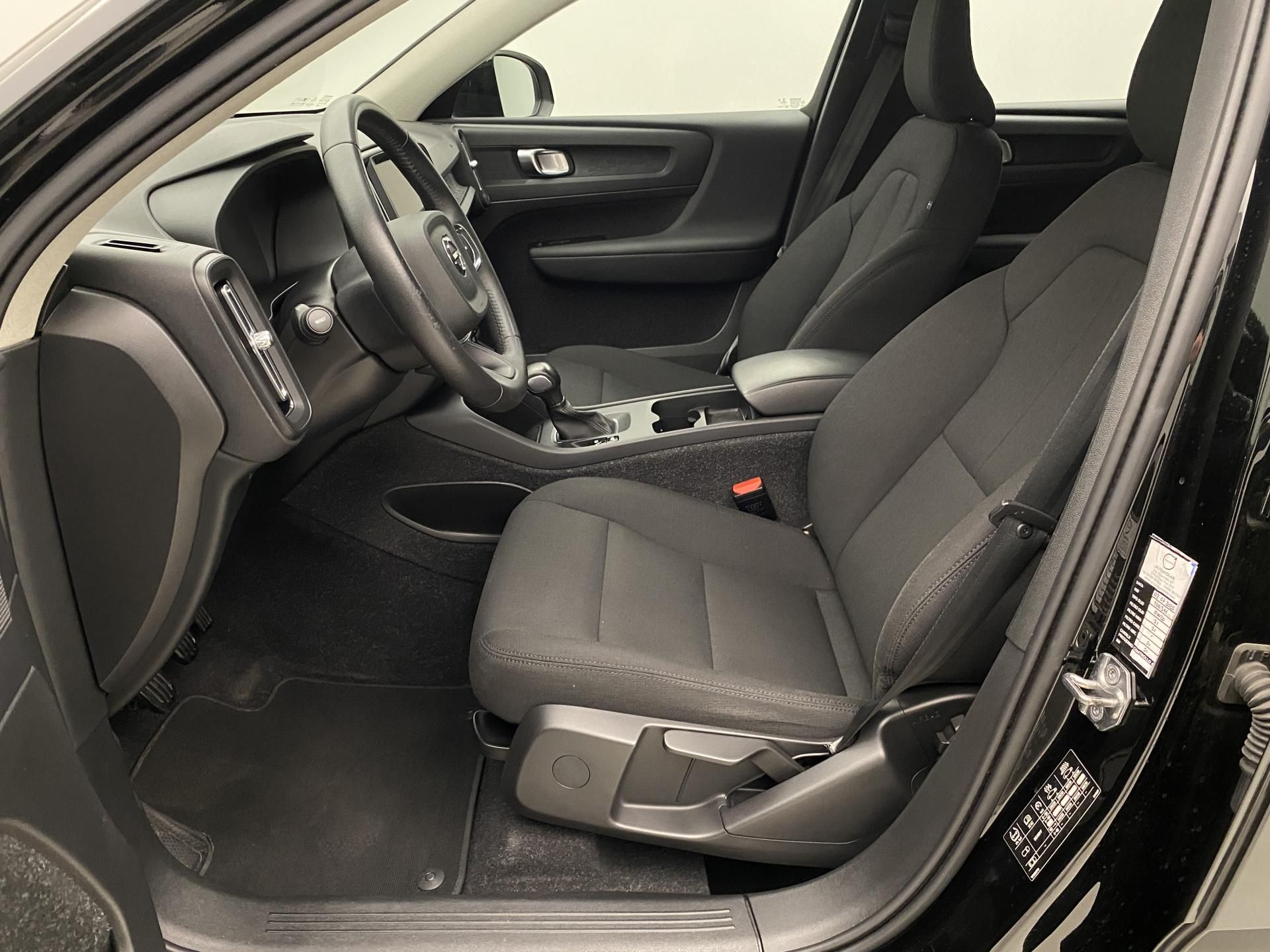 Volvo XC40, T2 KINETIC CZ - fotka 3