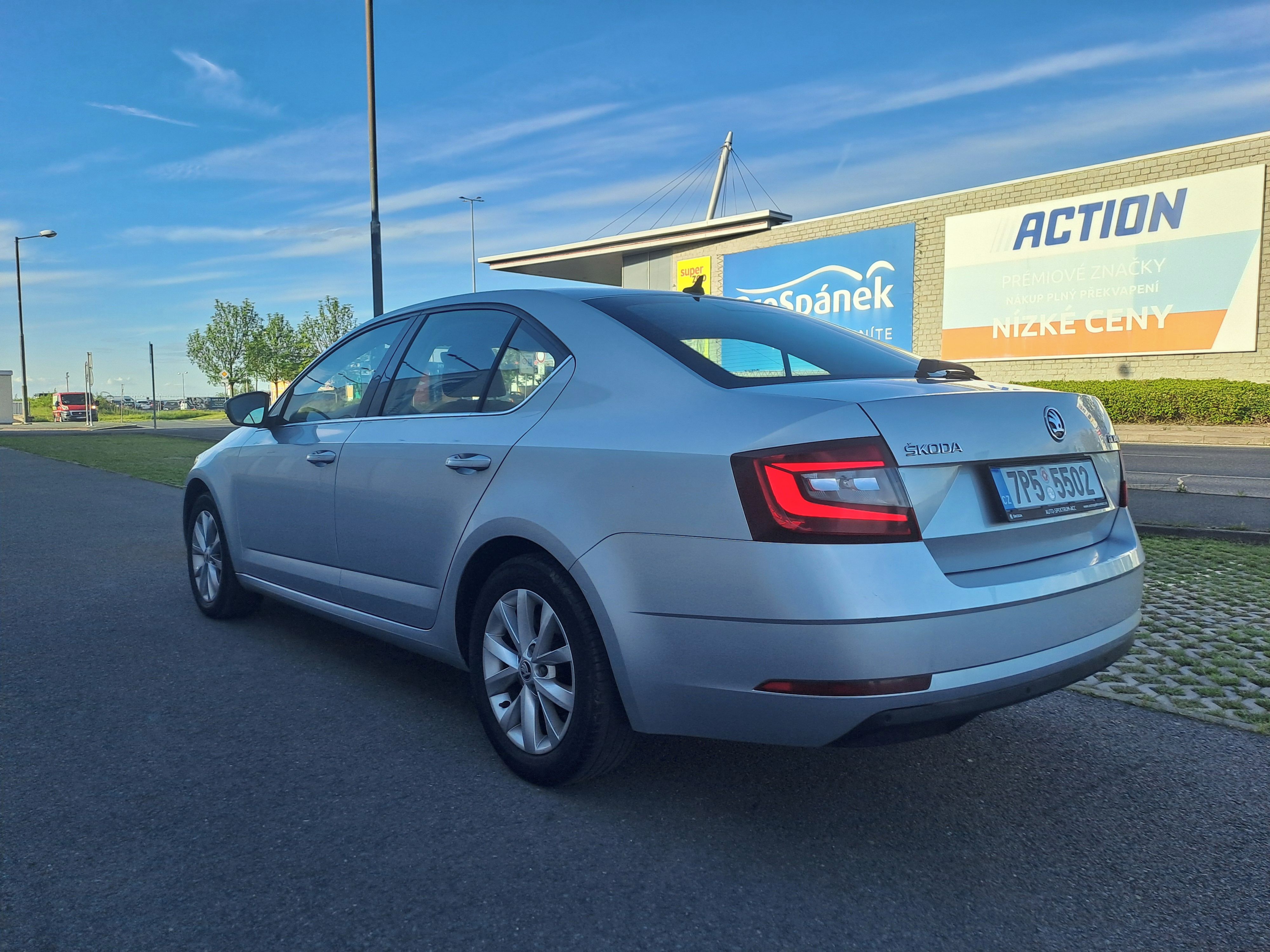 Škoda Octavia, 2.0TDI 110KW 1.MAJ STYLE+ TOP - fotka 5