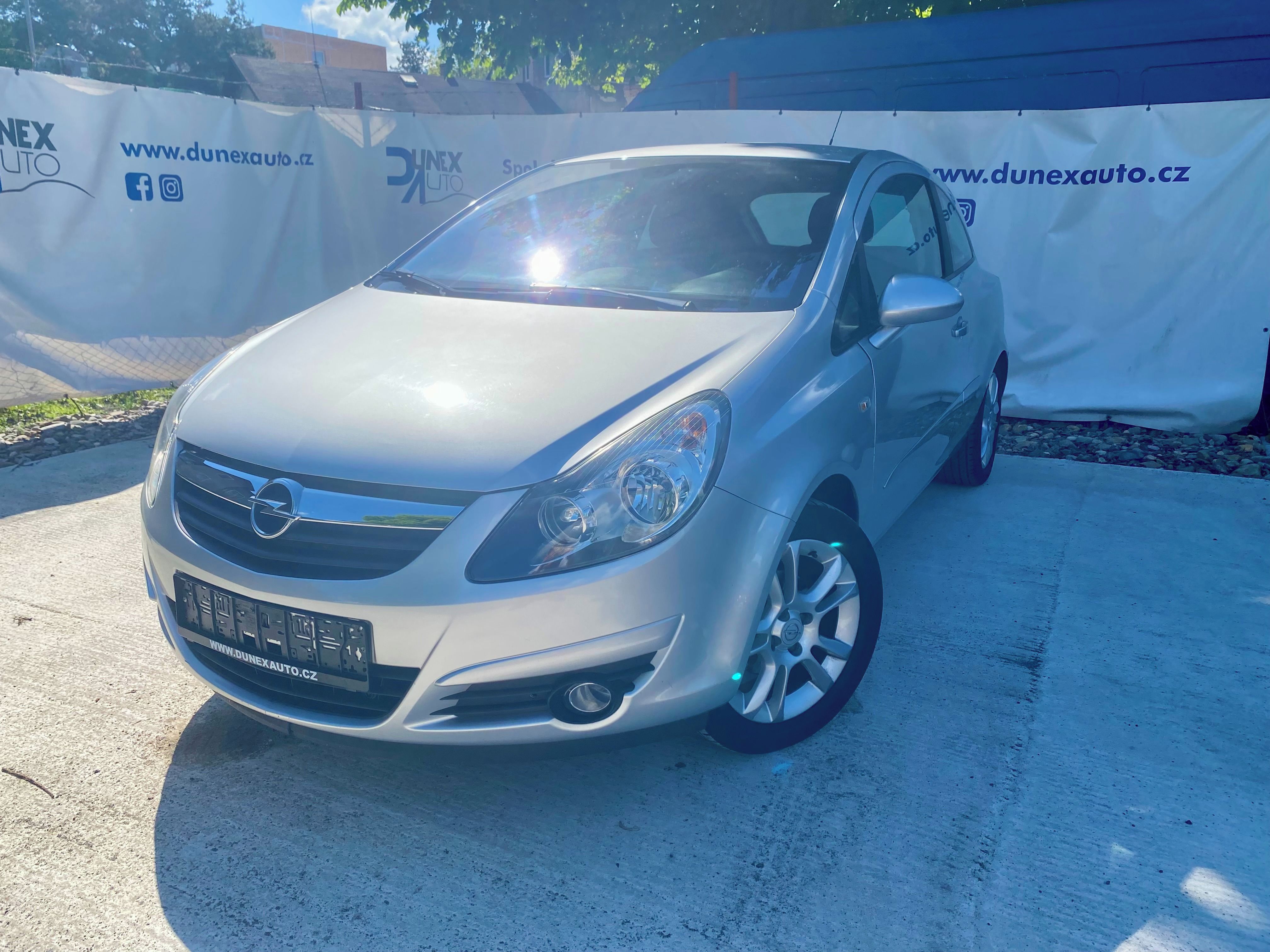 Opel Corsa, 1.4, 66kW, SERVISOVÁNO - fotka 2