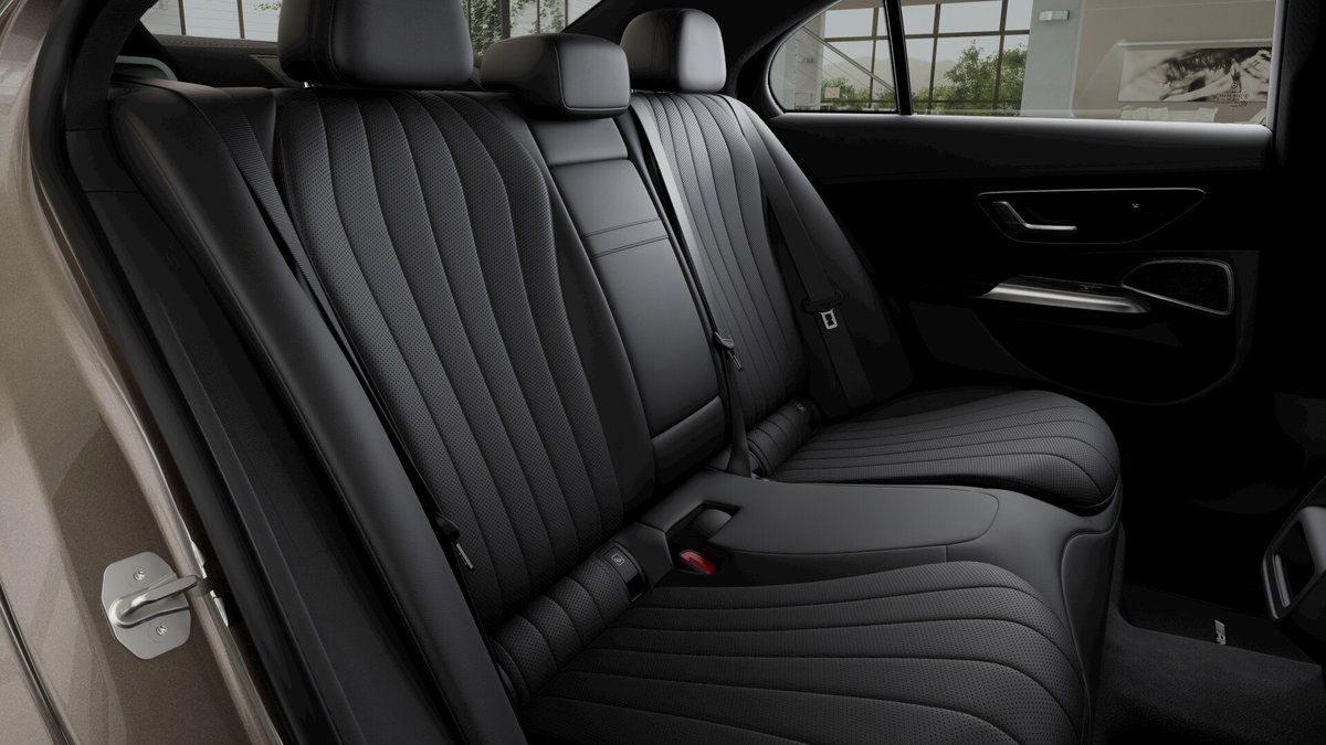 Mercedes-Benz Třídy E, 220 d 4MATIC Linie AMG - fotka 3