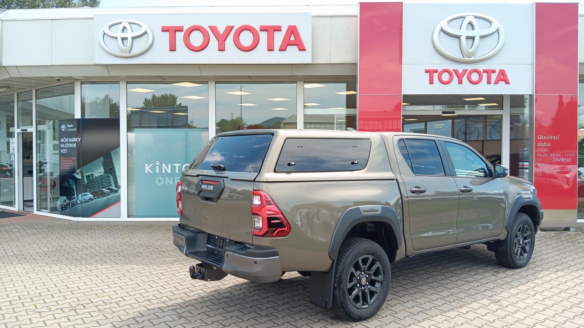 Toyota Hilux, 2.8 MHEV INVINCIBLE - fotka 6