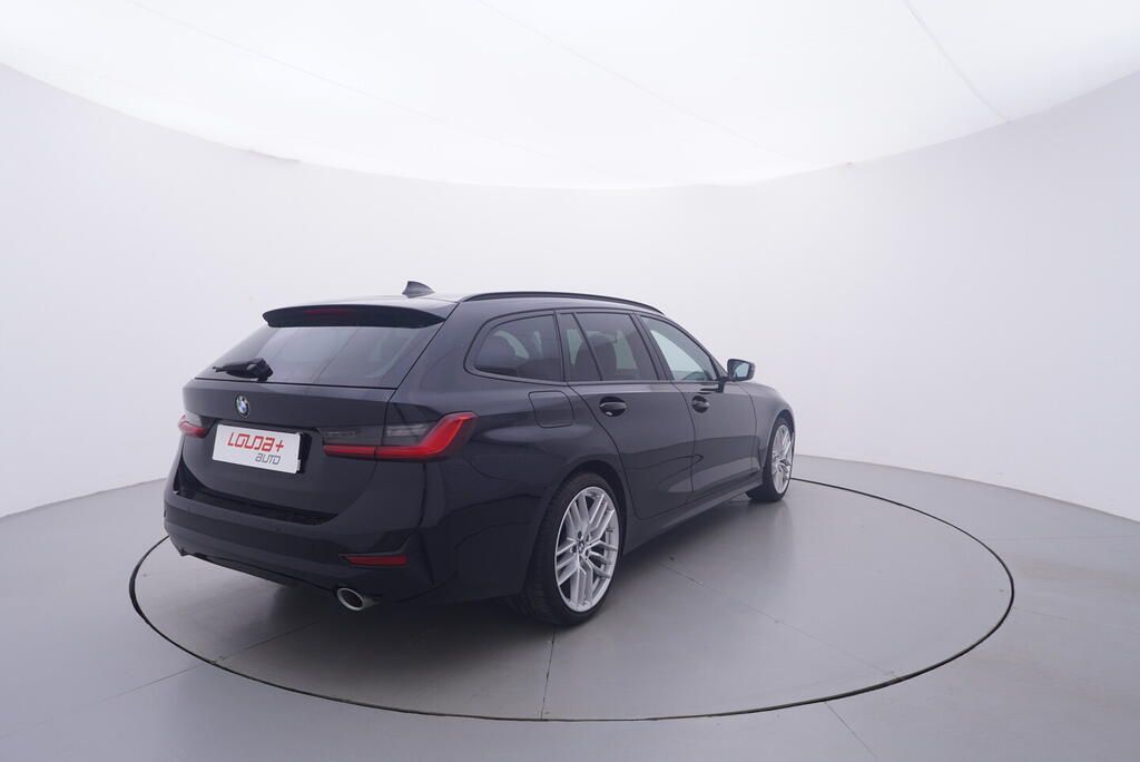 BMW Řada 3, 2.0 320D 140 kW - fotka 5
