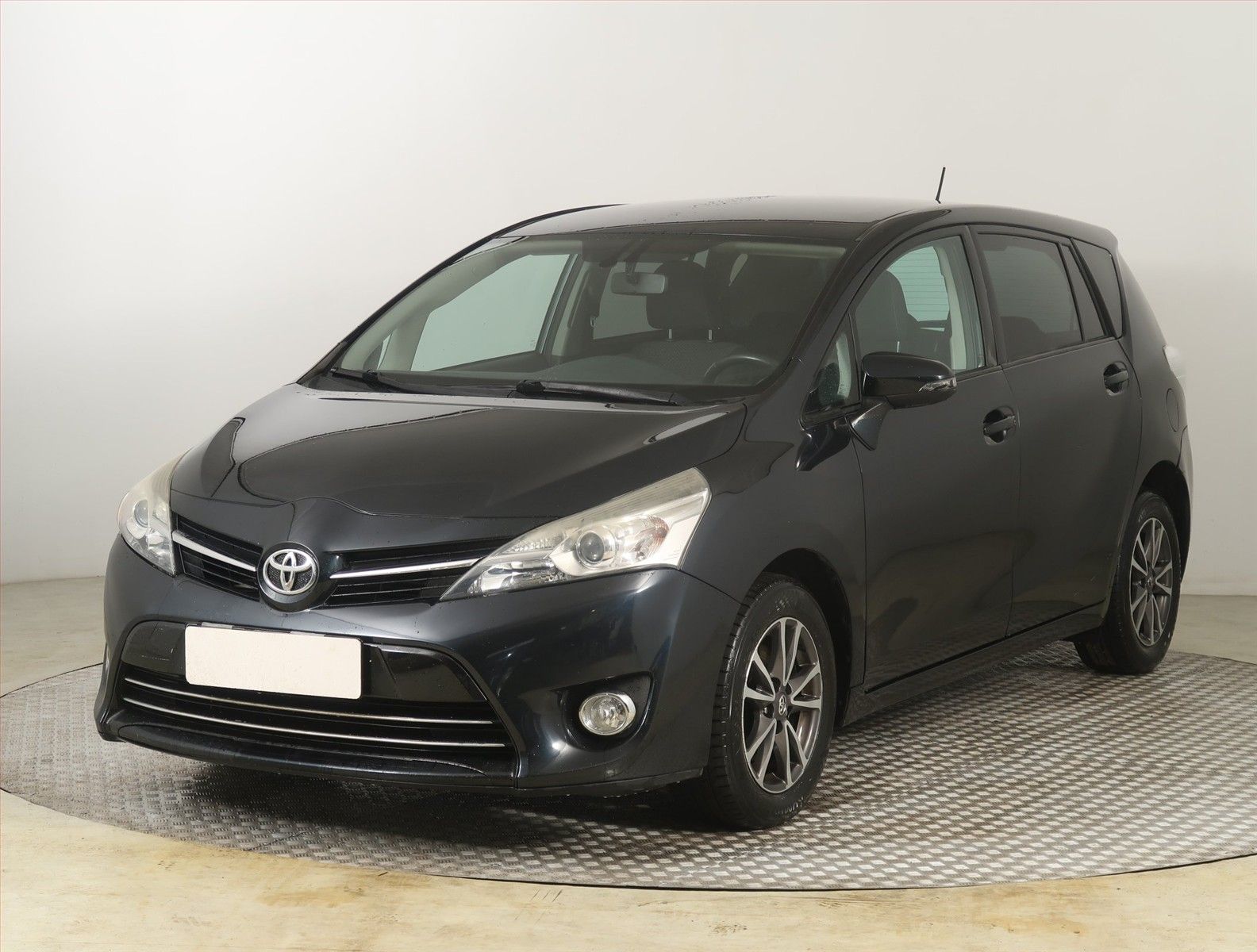 Toyota Verso, 2.0 D-4D, 7 míst - fotka 2