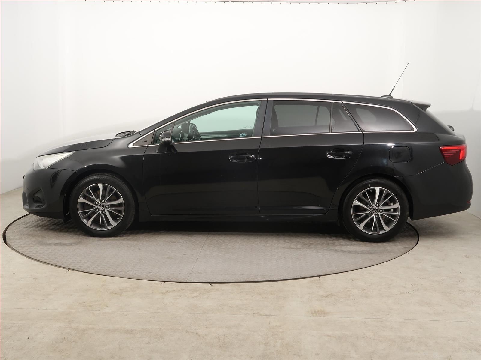 Toyota Avensis, 2.0 D-4D, Serv.kniha, Navi - fotka 3