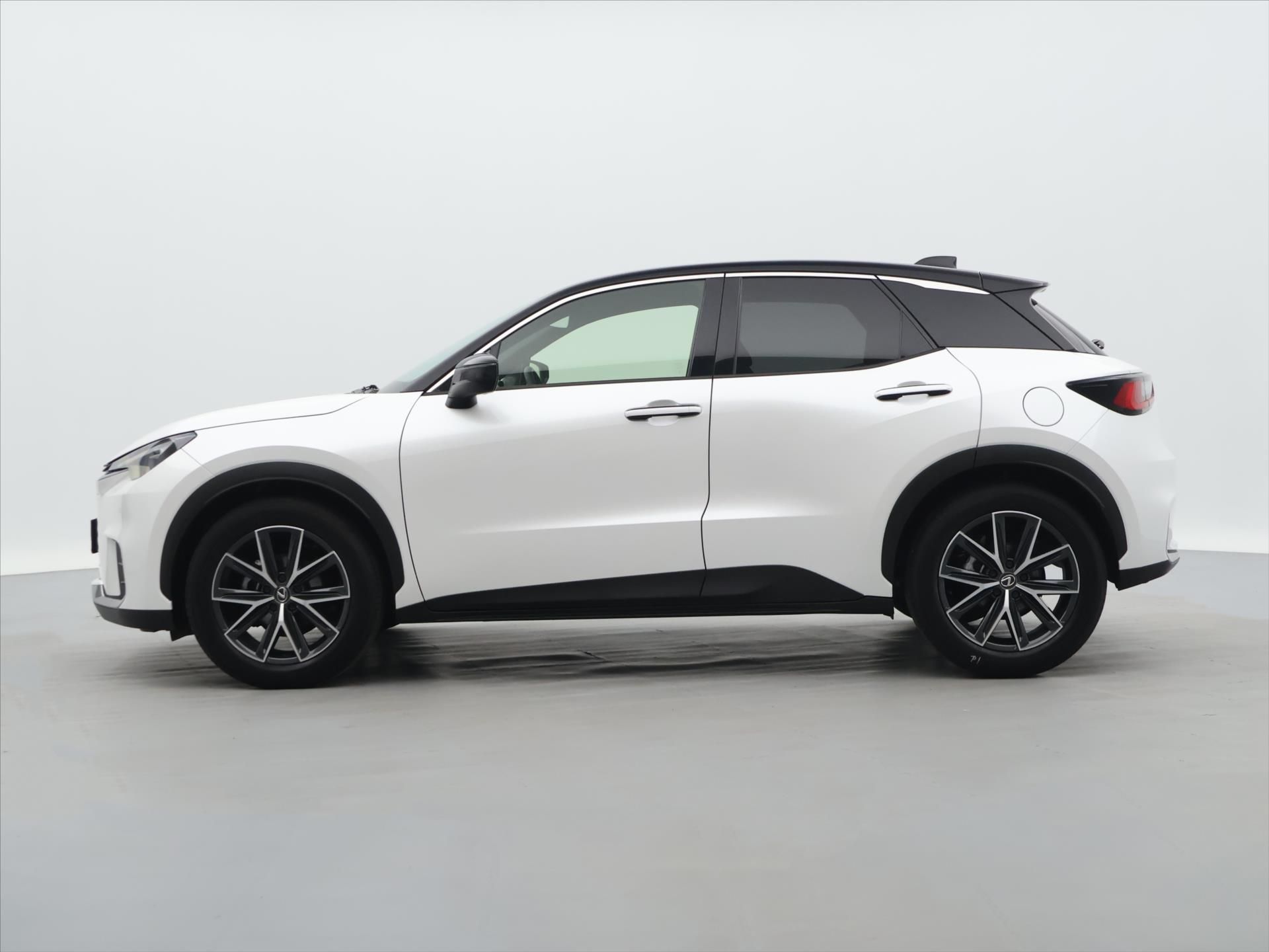 Lexus LBX, 1.5 HEV 67 kW Emotion CZ DPH H - fotka 4