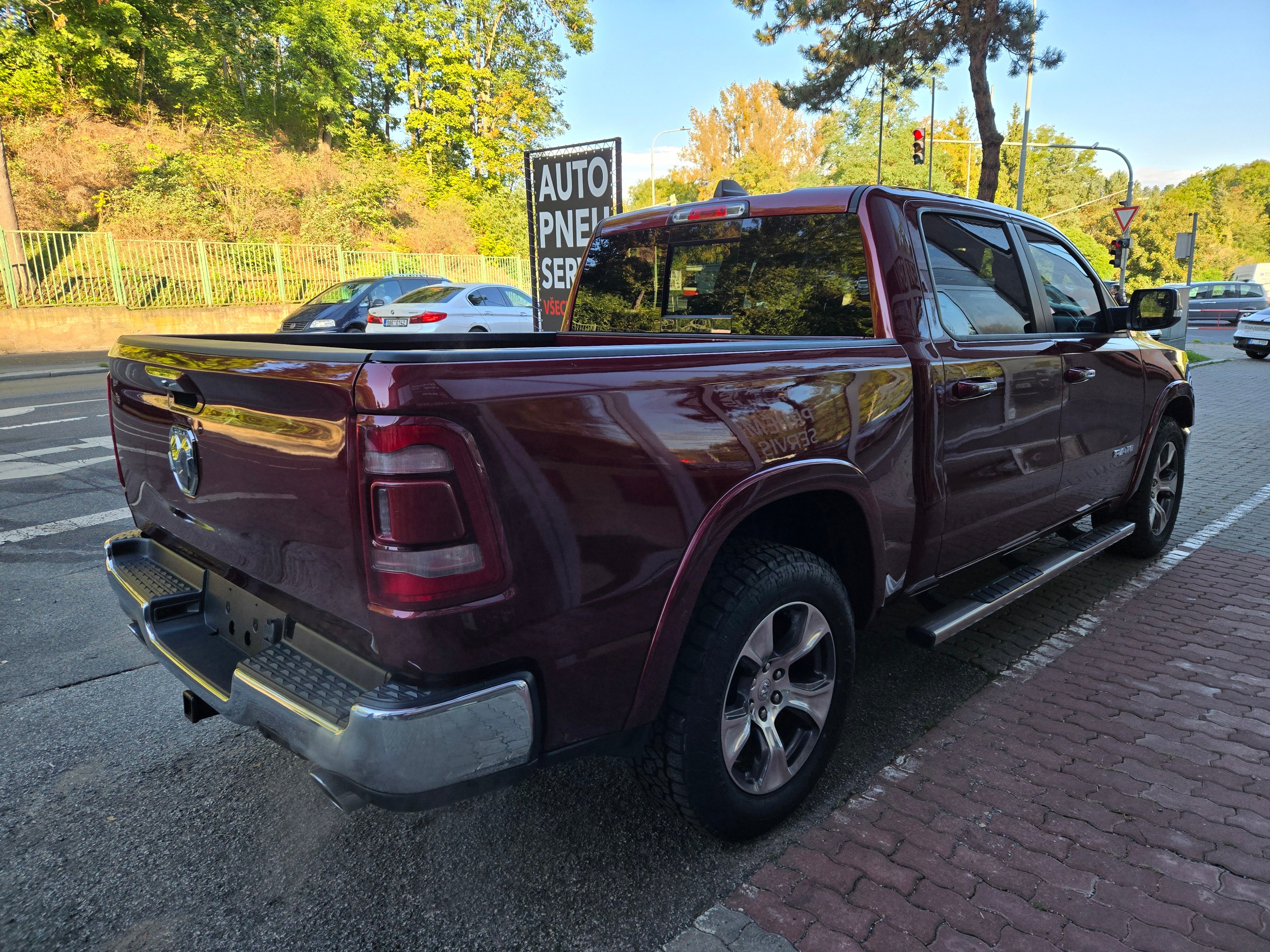 RAM 1500, LARAMIE 5.7HEMI 4x4 - fotka 5