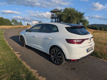 1.6 SCe,hudba, vytlumeny dveře