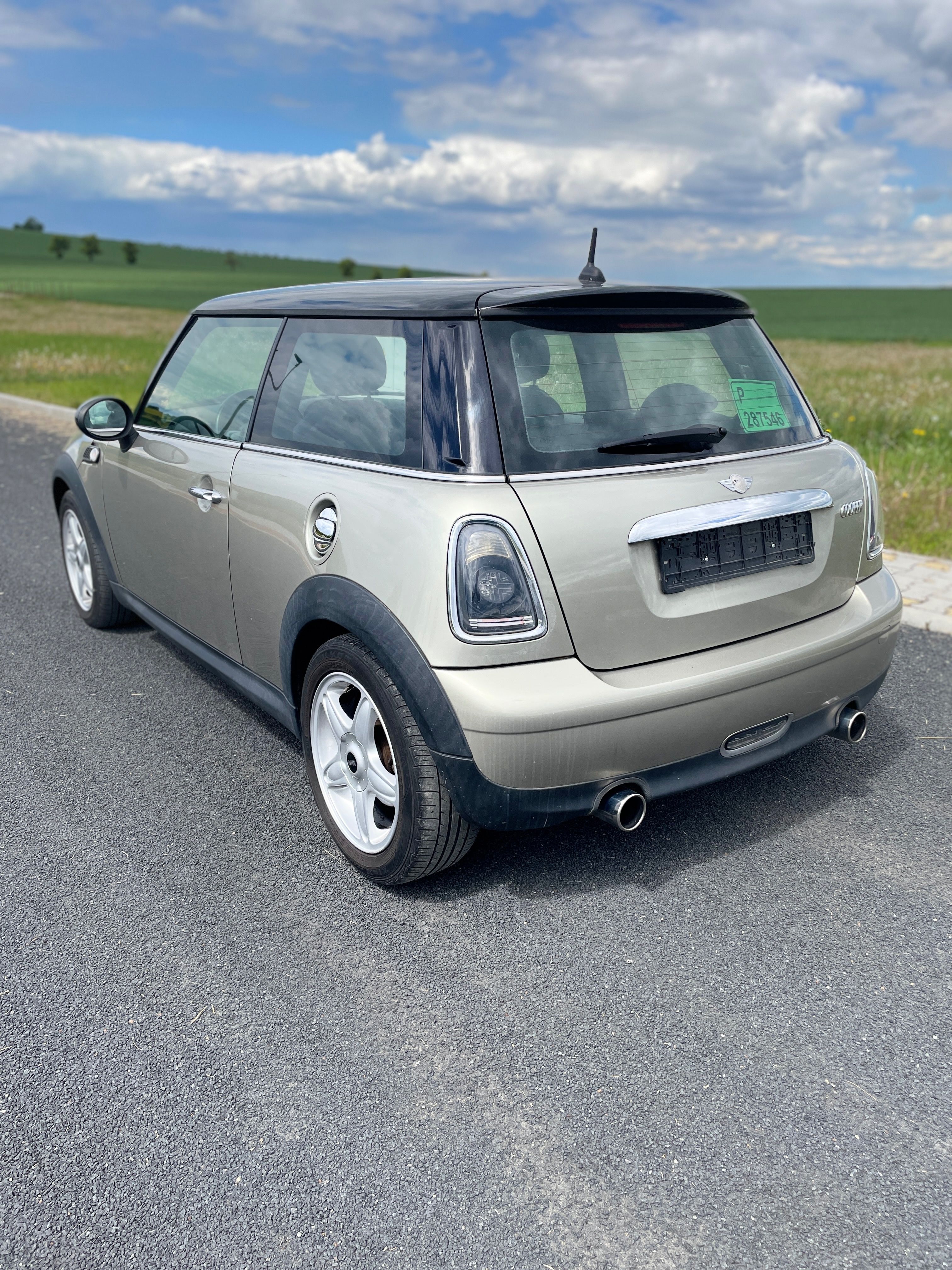 Mini Cooper, Mini Cooper 1.6, 88kW, krásný - fotka 3