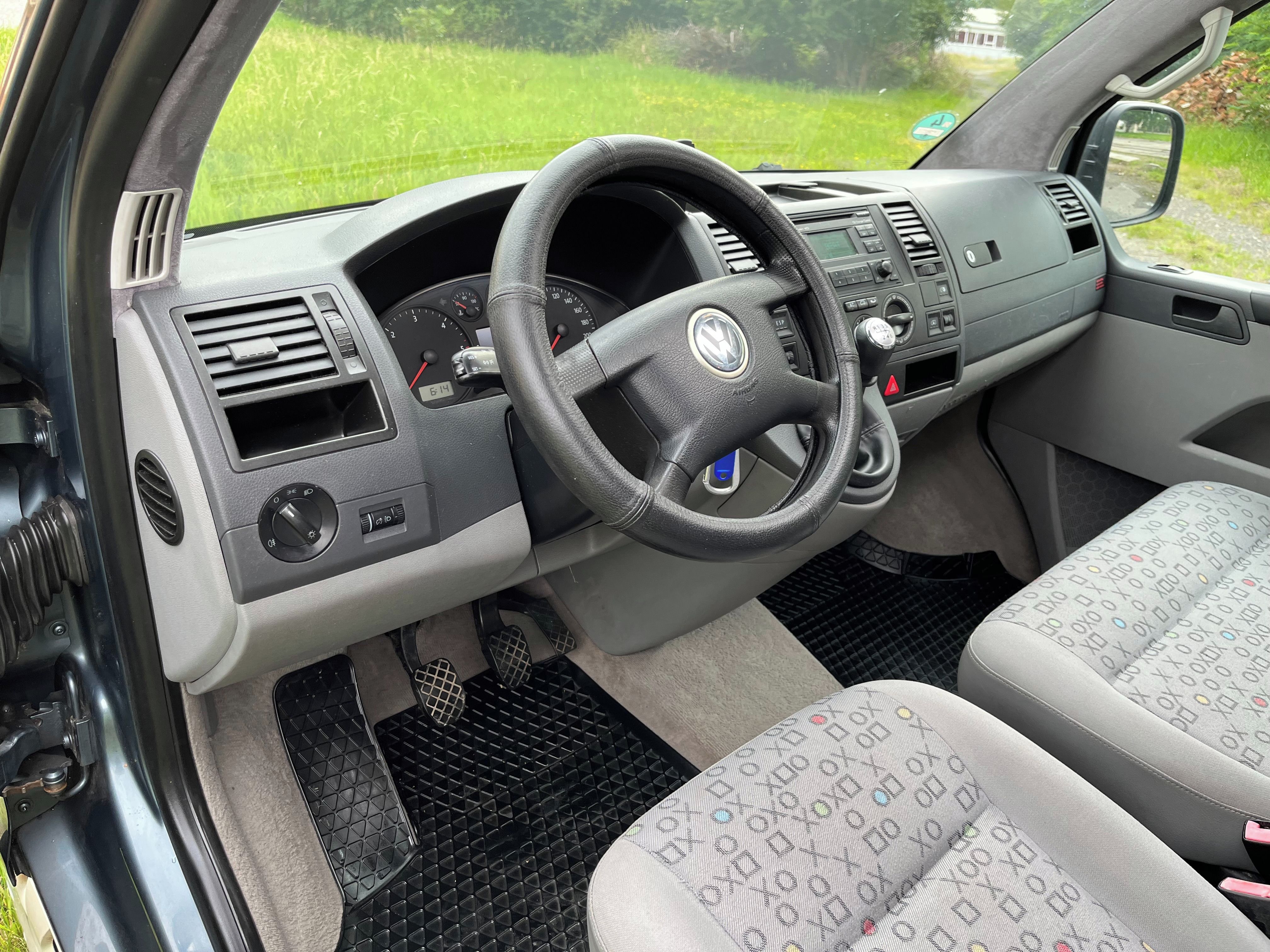 Volkswagen Transporter, Transporter T5 ShuttelMultivan - fotka 3