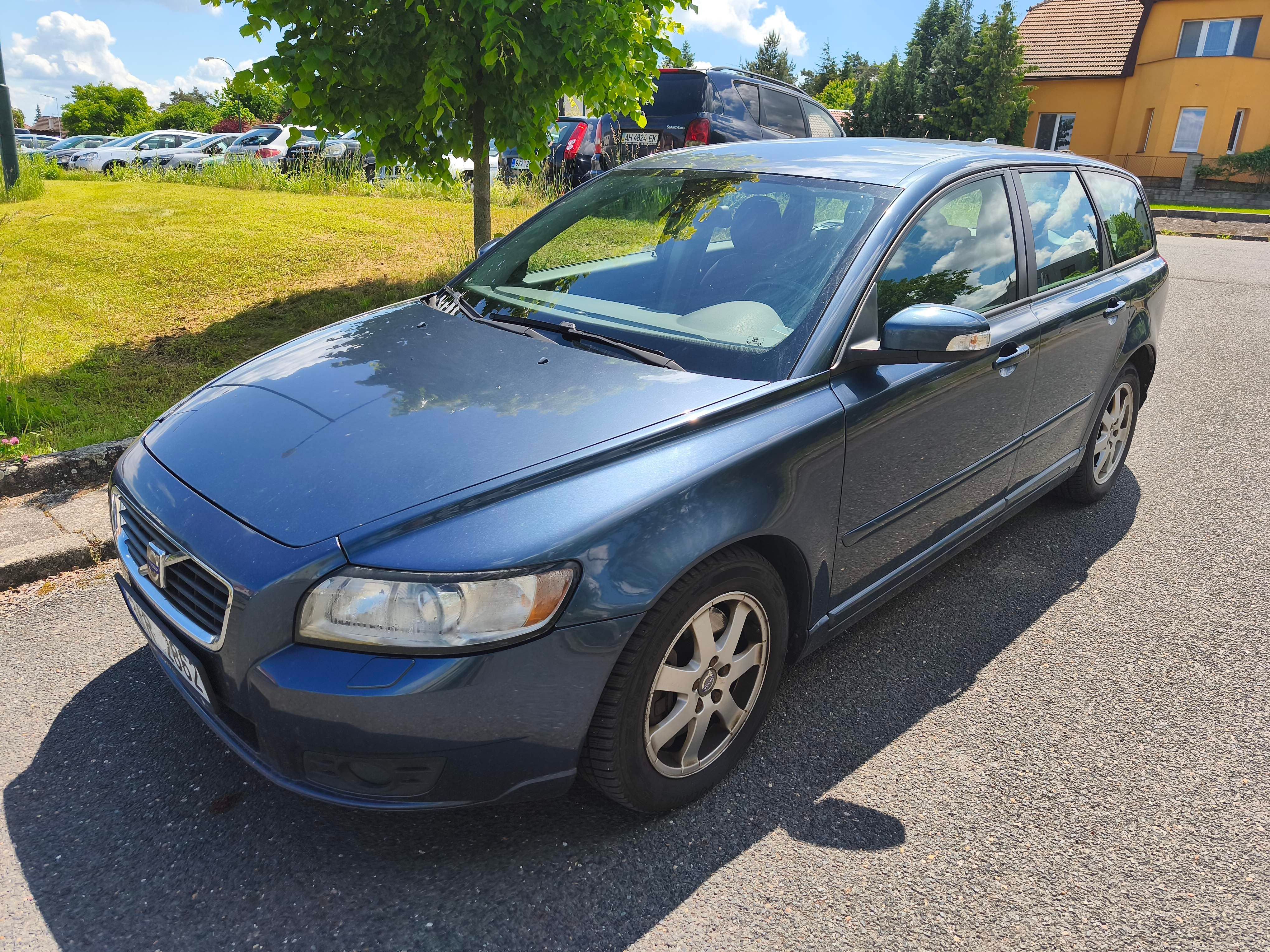 Volvo V50, 2.4 D5 Momentum - fotka 3