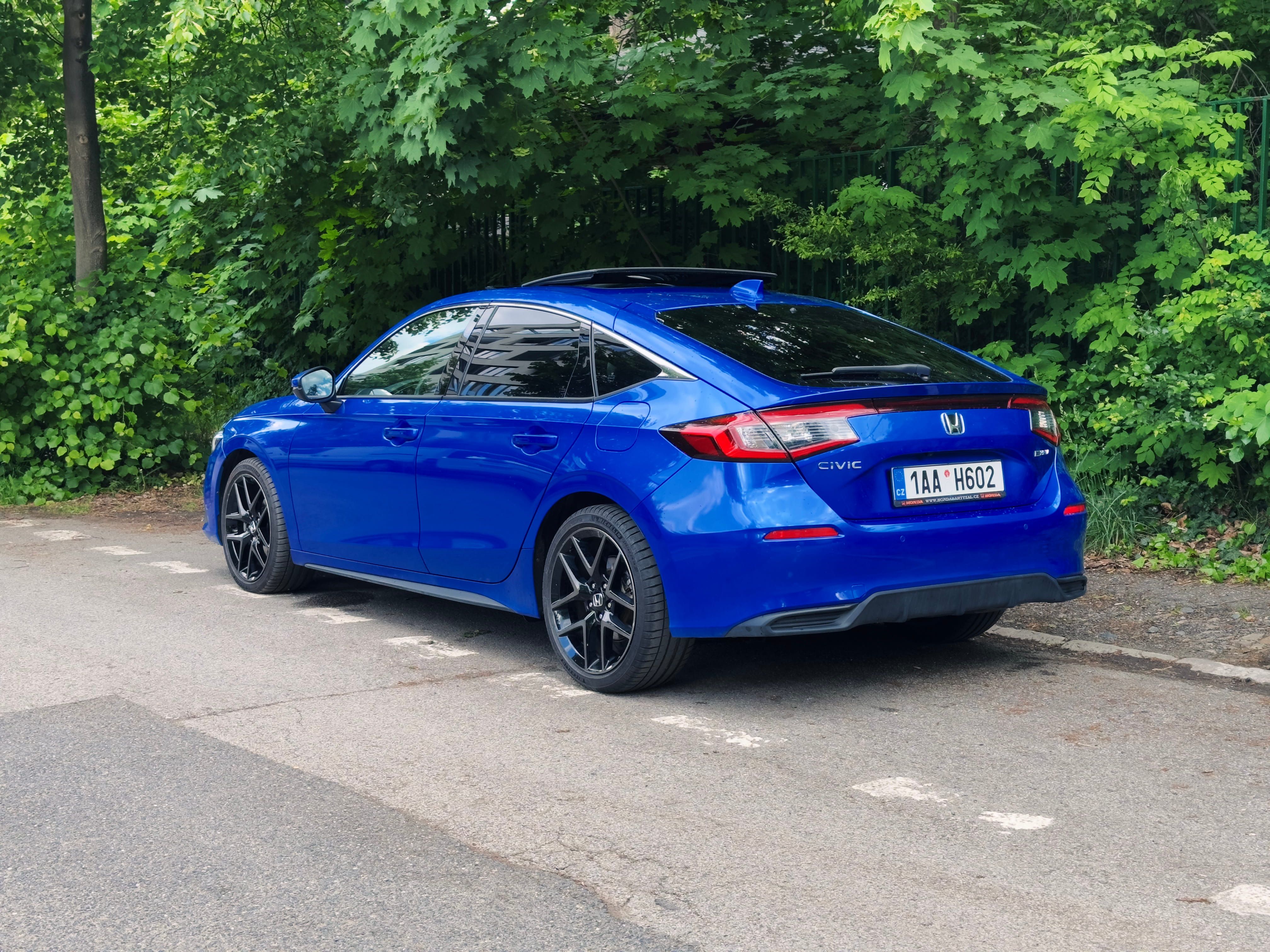 Honda Civic, Honda Civic 11c ADVANCE + pneu - fotka 3