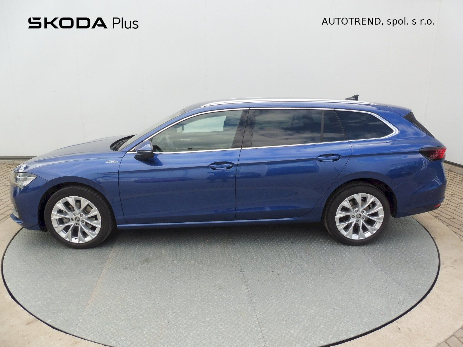 Škoda Superb, Combi L&K 2,0 TDI 110kW DSG - fotka 3