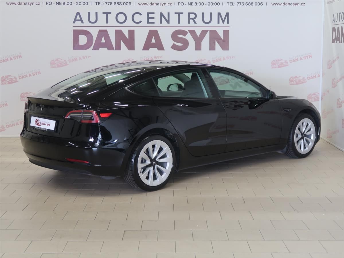 Tesla Model 3, 1. majitel ZÁNOVNÍ - fotka 5