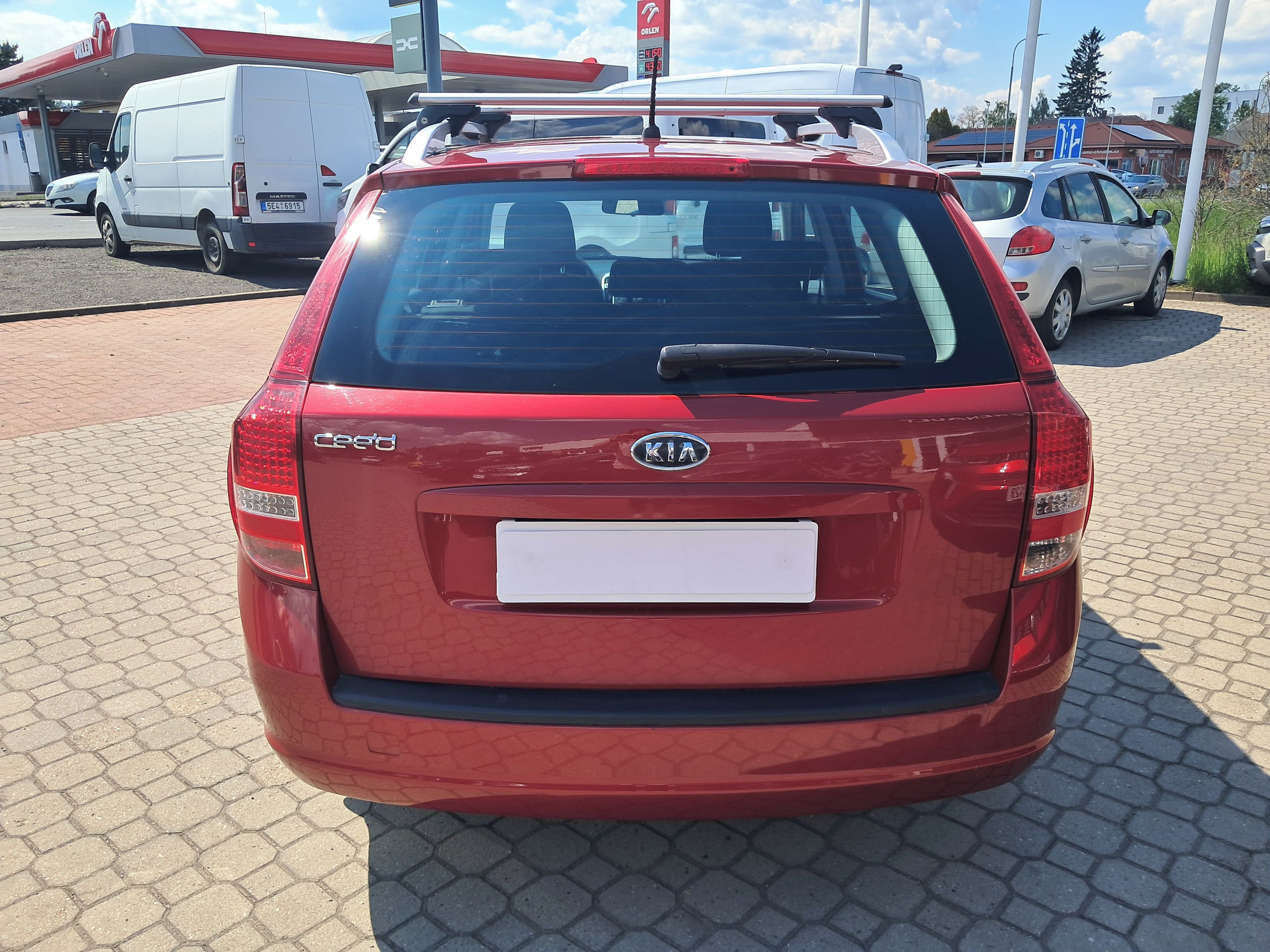 Kia Cee´d, Kombi 1.4/77kW/1.maj./ČR/2011 - fotka 3
