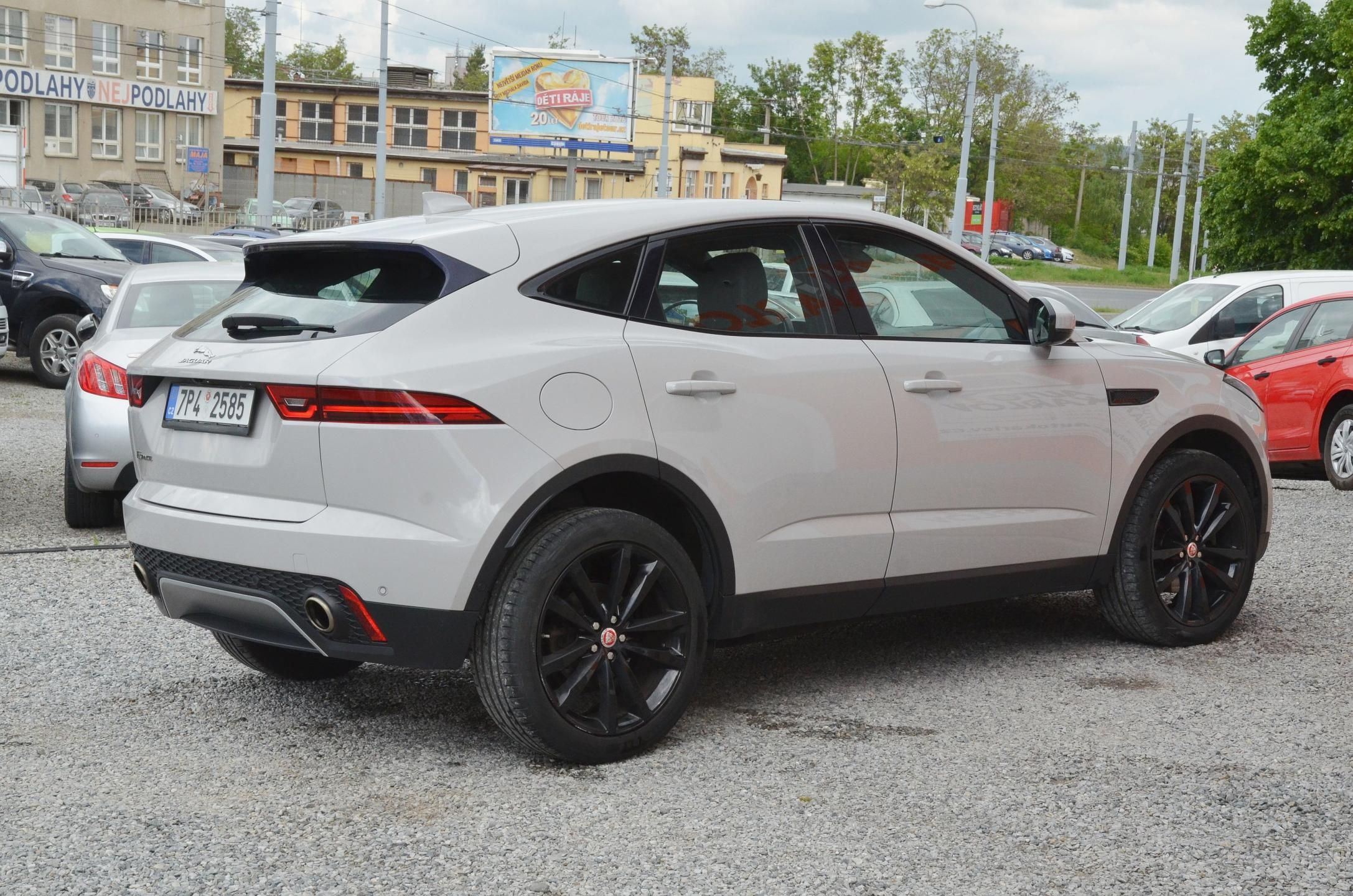 Jaguar E-Pace, 2.0 D 132kW S AWD AT 1.MAJITEL - fotka 6