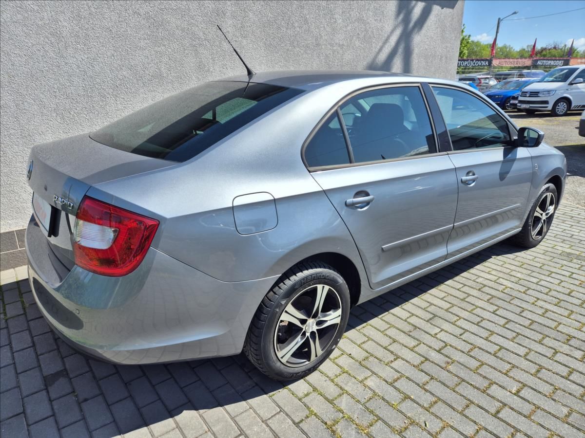 Škoda Rapid, 1,2 TSi Klima Tempomat Alu TZ - fotka 6