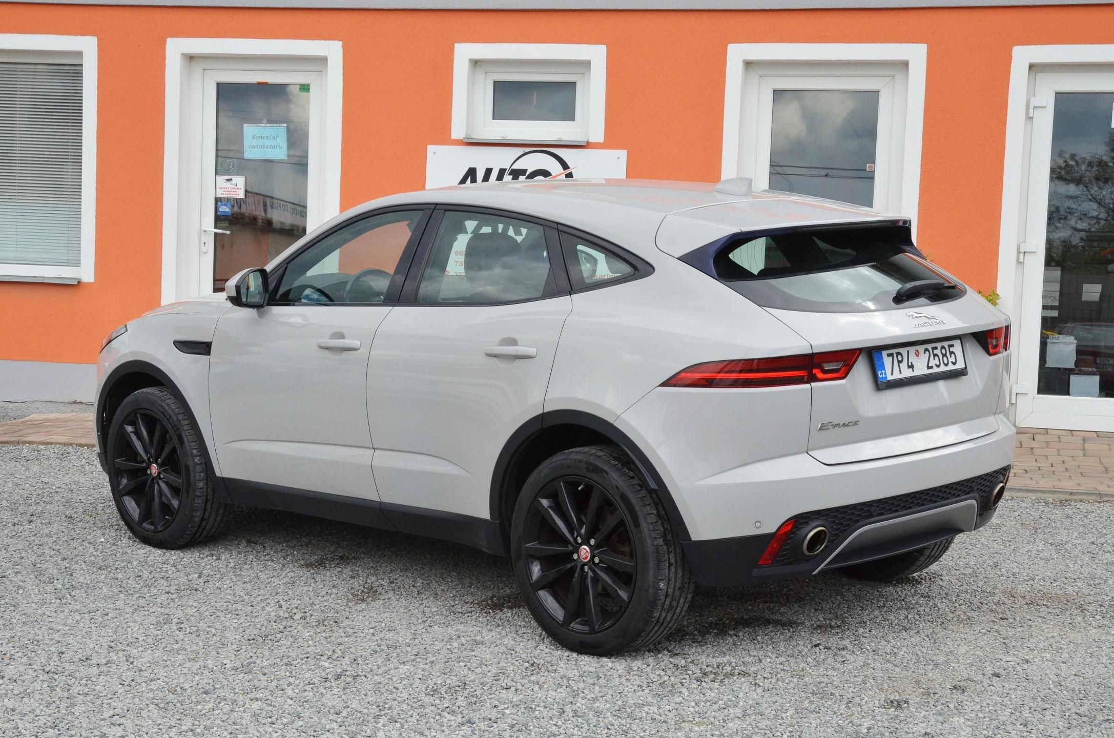 Jaguar E-Pace, 2.0 D 132kW S AWD AT 1.MAJITEL - fotka 4