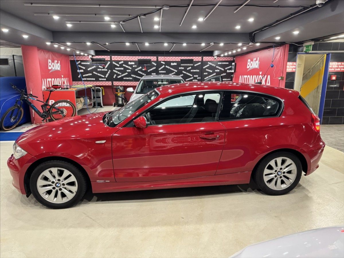 BMW Řada 1, 2,0 118i  SPORT - fotka 2