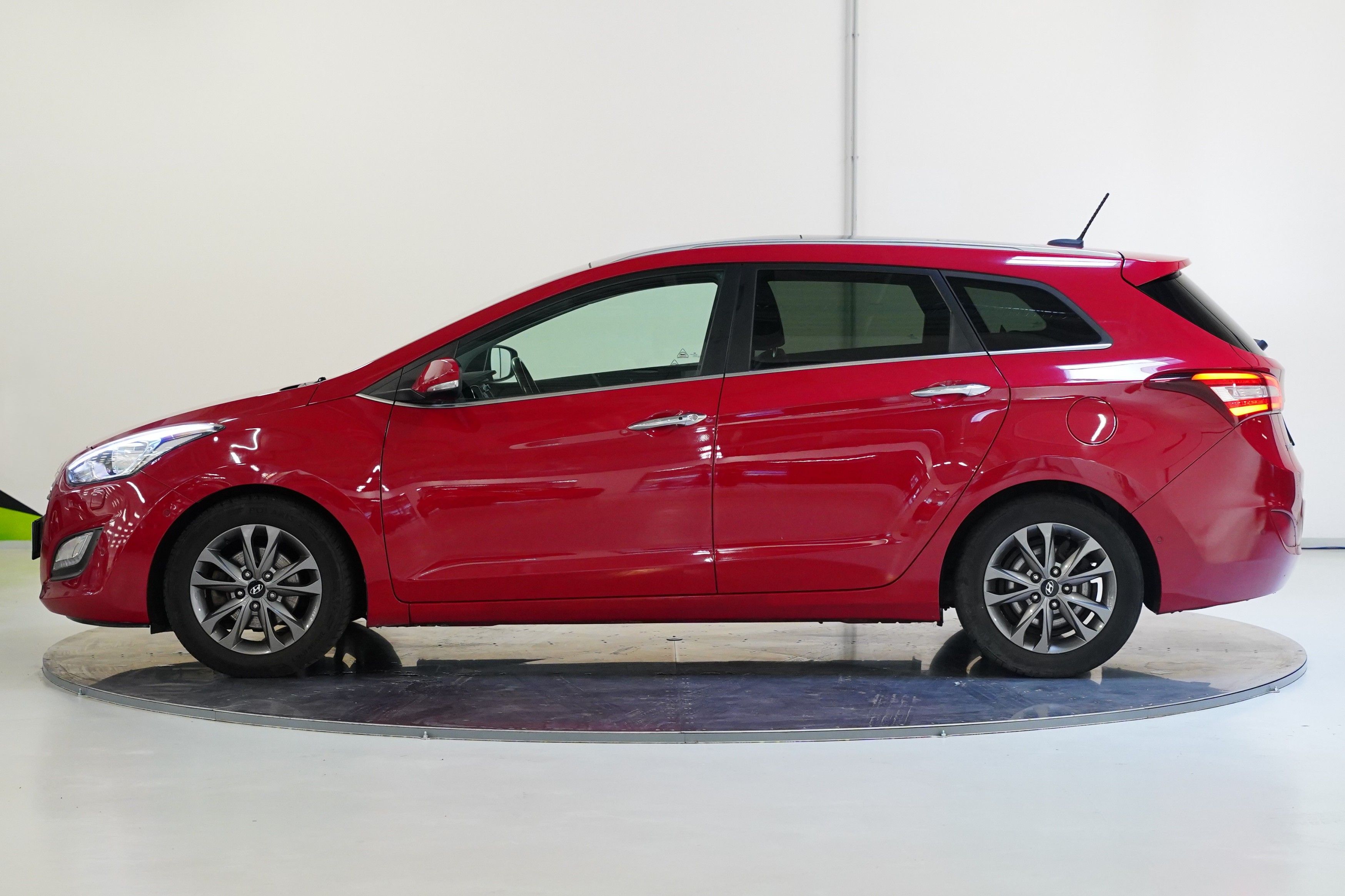 Hyundai i30, 1.6 CRDi 100KW - fotka 3