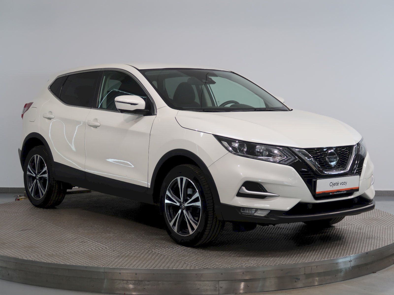 Nissan Qashqai, 1.3DiG-T 103KW TAŽNÉ 360*CAMER - fotka 6